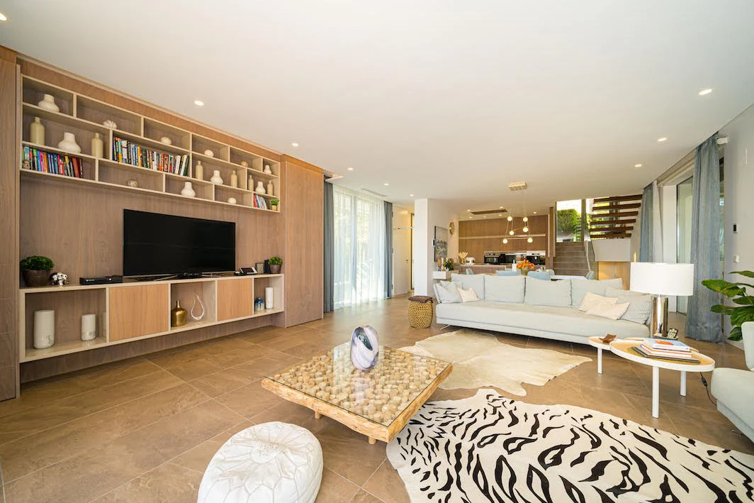 Moderne luxe villa in Sierra Cortina met een groot perceel