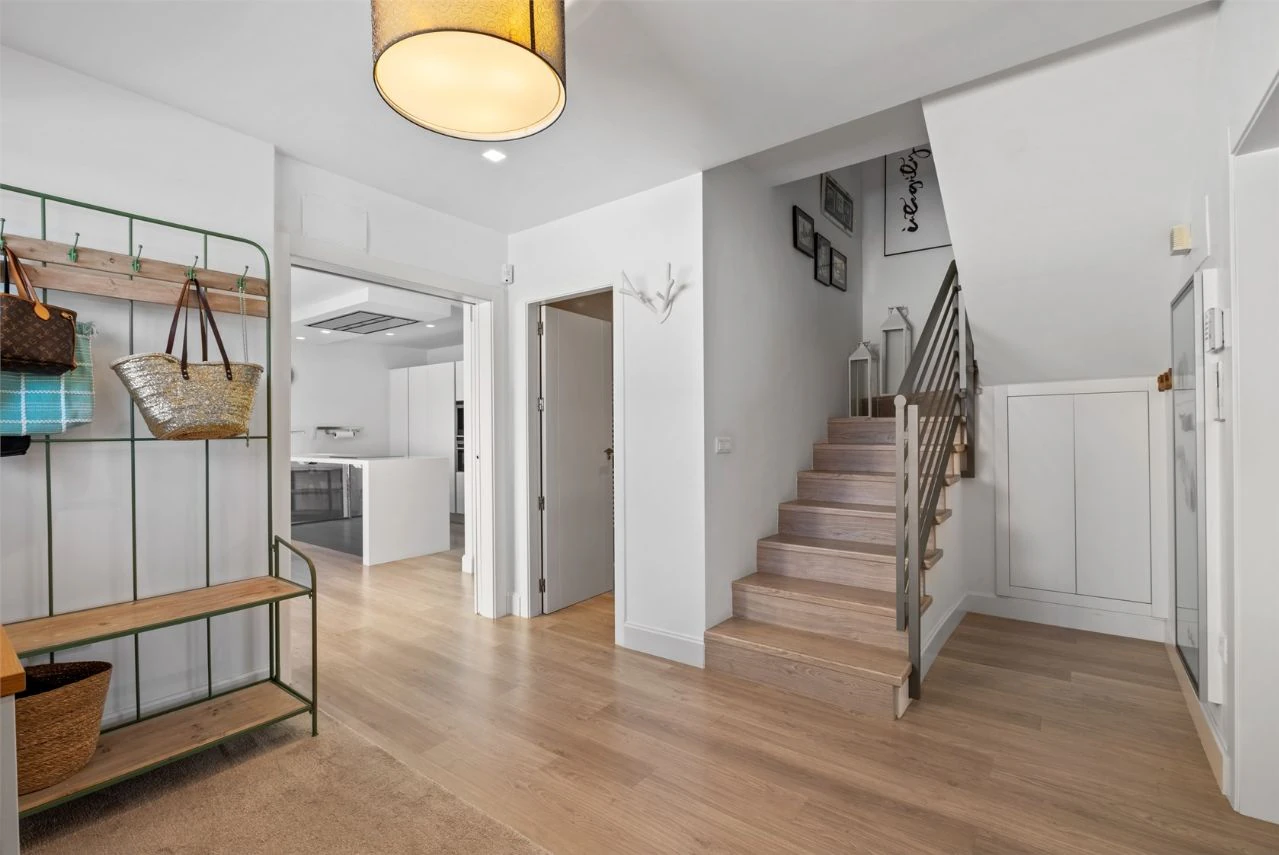 Villa moderne de deux habitations avec piscine, à deux pas de tous les services.