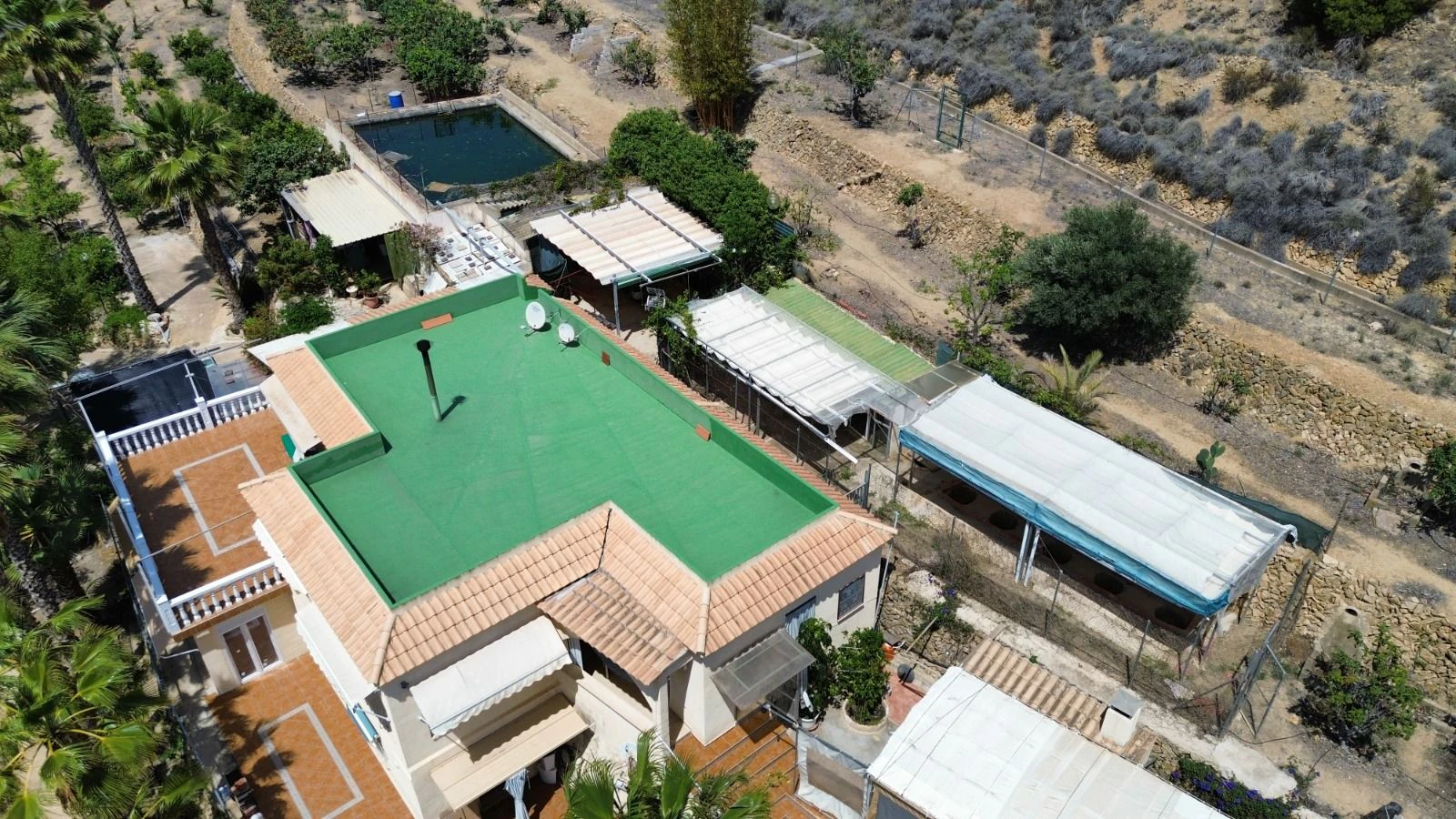 Villa à La Nucia avec un grand terrain.