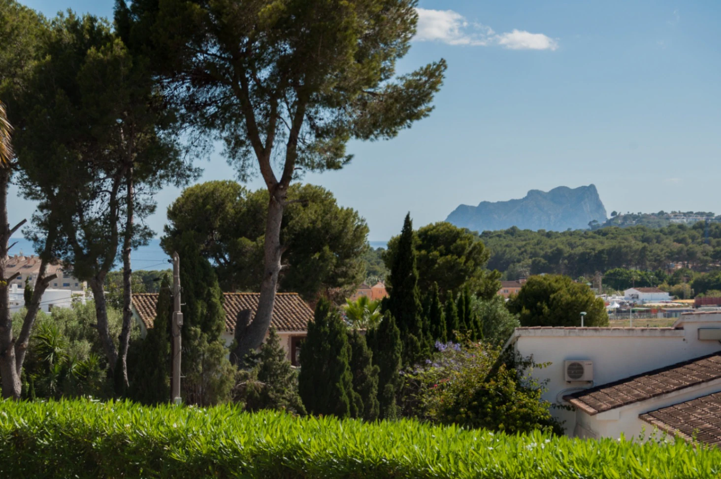 Villa met open zicht en gedeeltelijk zeezicht te koop in Pla Del Mar, Moraira