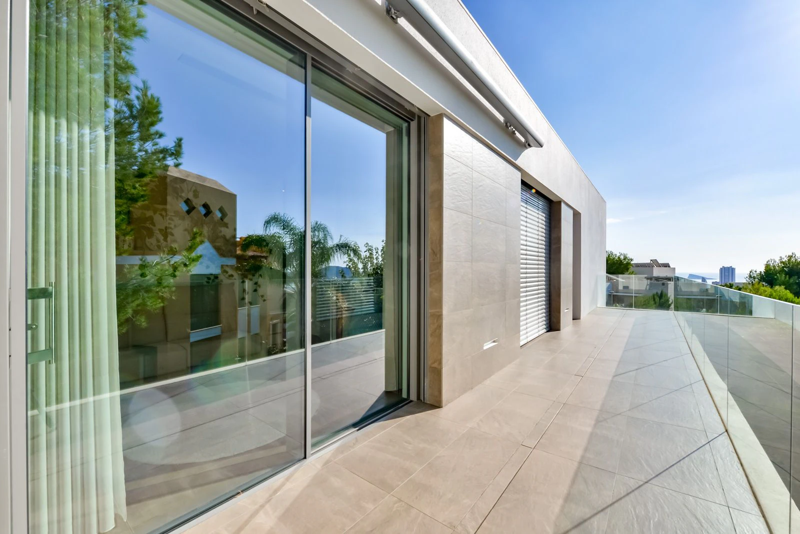 Moderne luxe villa in Sierra Cortina met een groot perceel