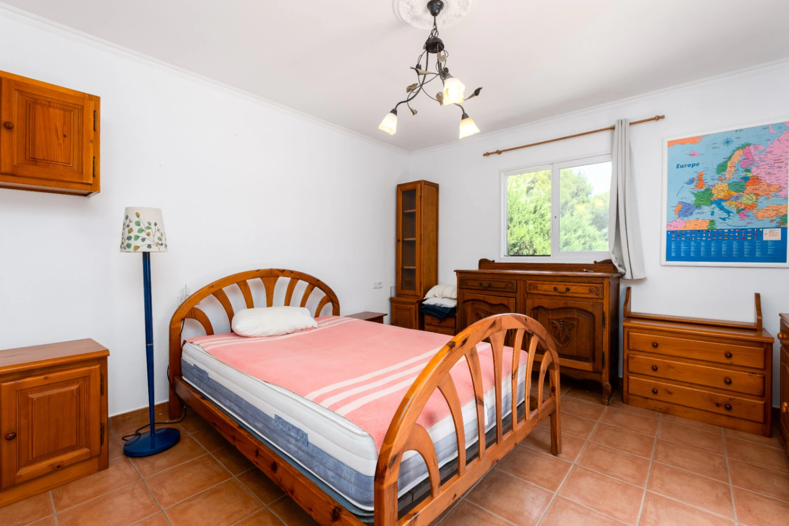 Villa de luxe sur un terrain de 5943 m2 avec vue panoramique.
