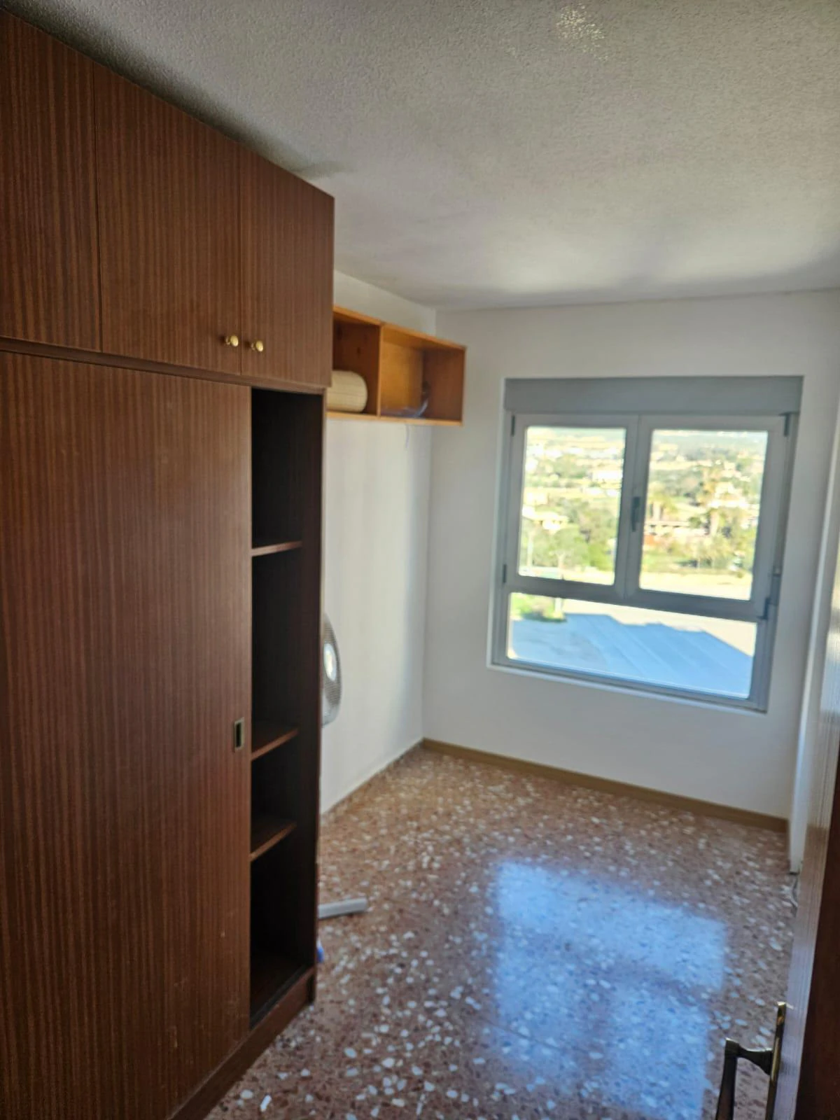 Ruim appartement aan de Derramadorstraat.
