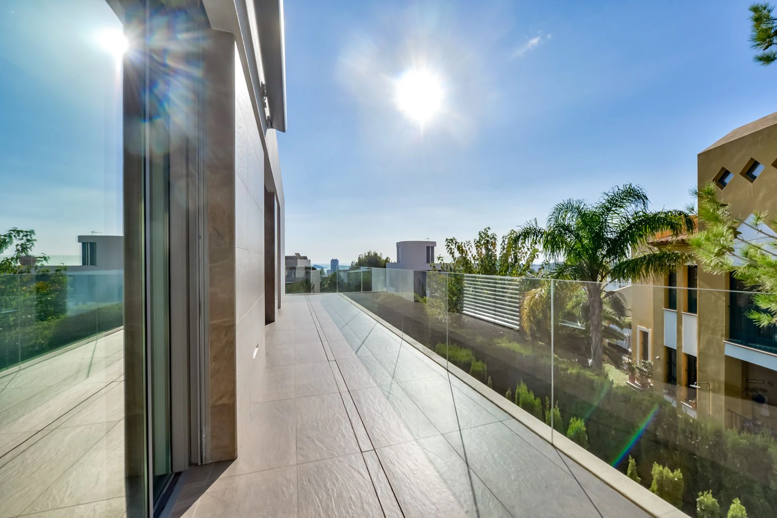 Moderne luxe villa in Sierra Cortina met een groot perceel