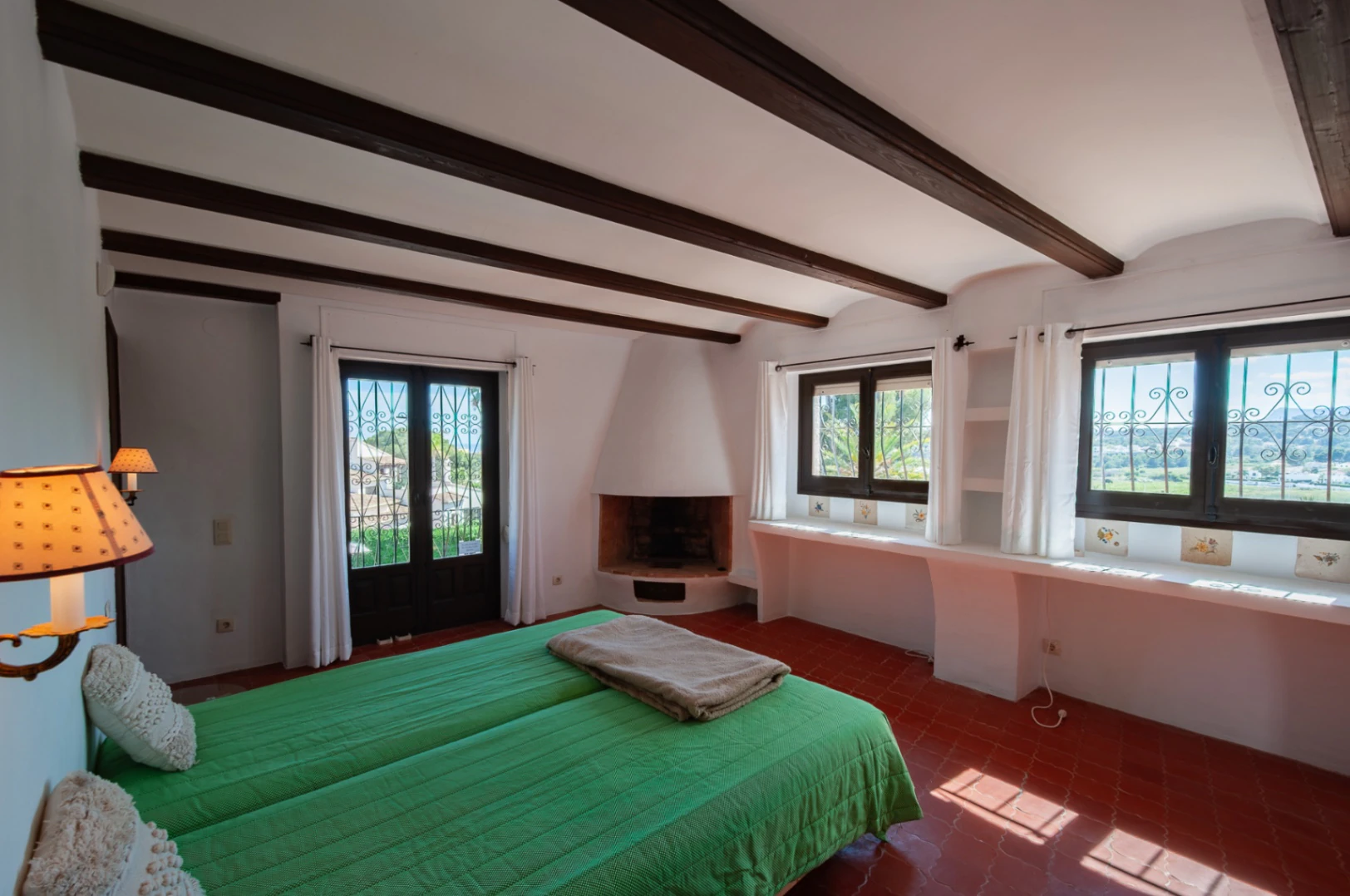 Villa met open zicht en gedeeltelijk zeezicht te koop in Pla Del Mar, Moraira