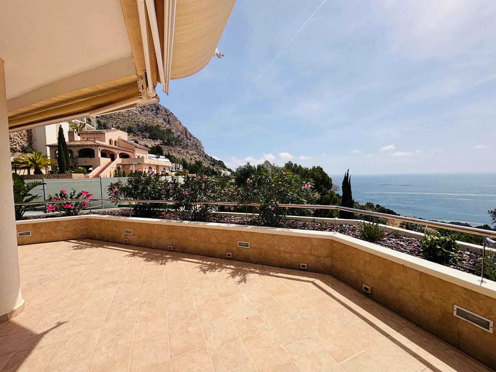 Apartment with panoramic views in Altea Hills