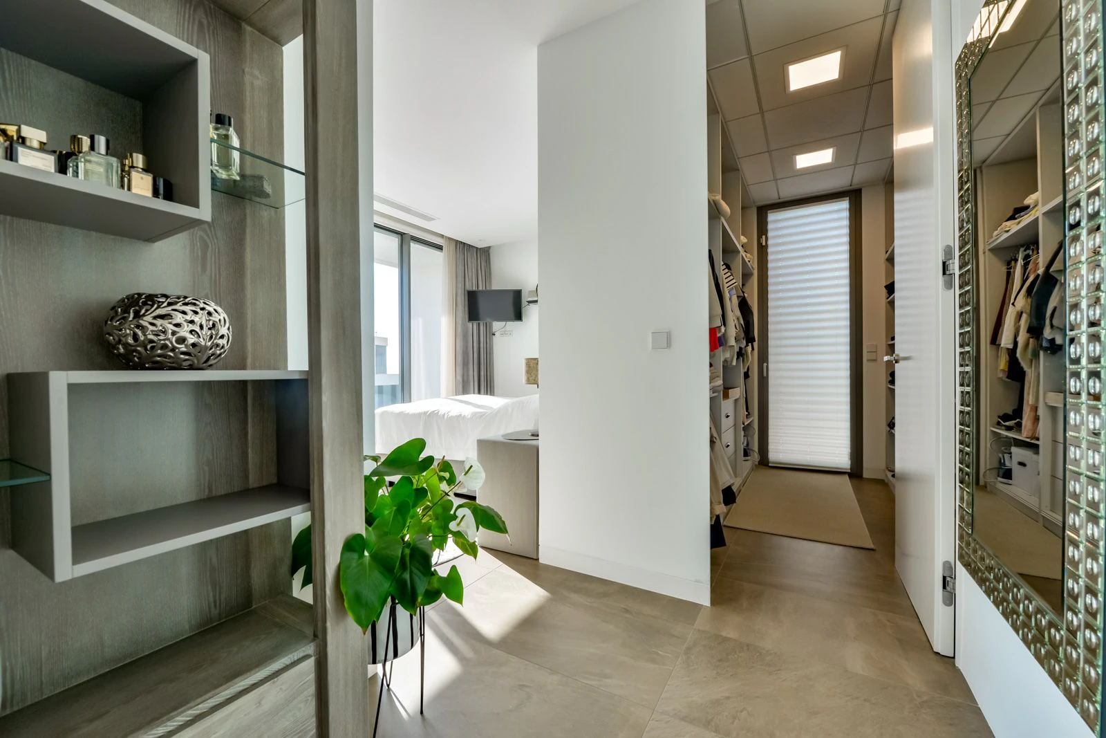 Moderne luxe villa in Sierra Cortina met een groot perceel