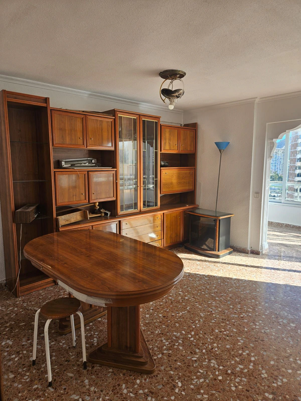 Ruim appartement aan de Derramadorstraat.