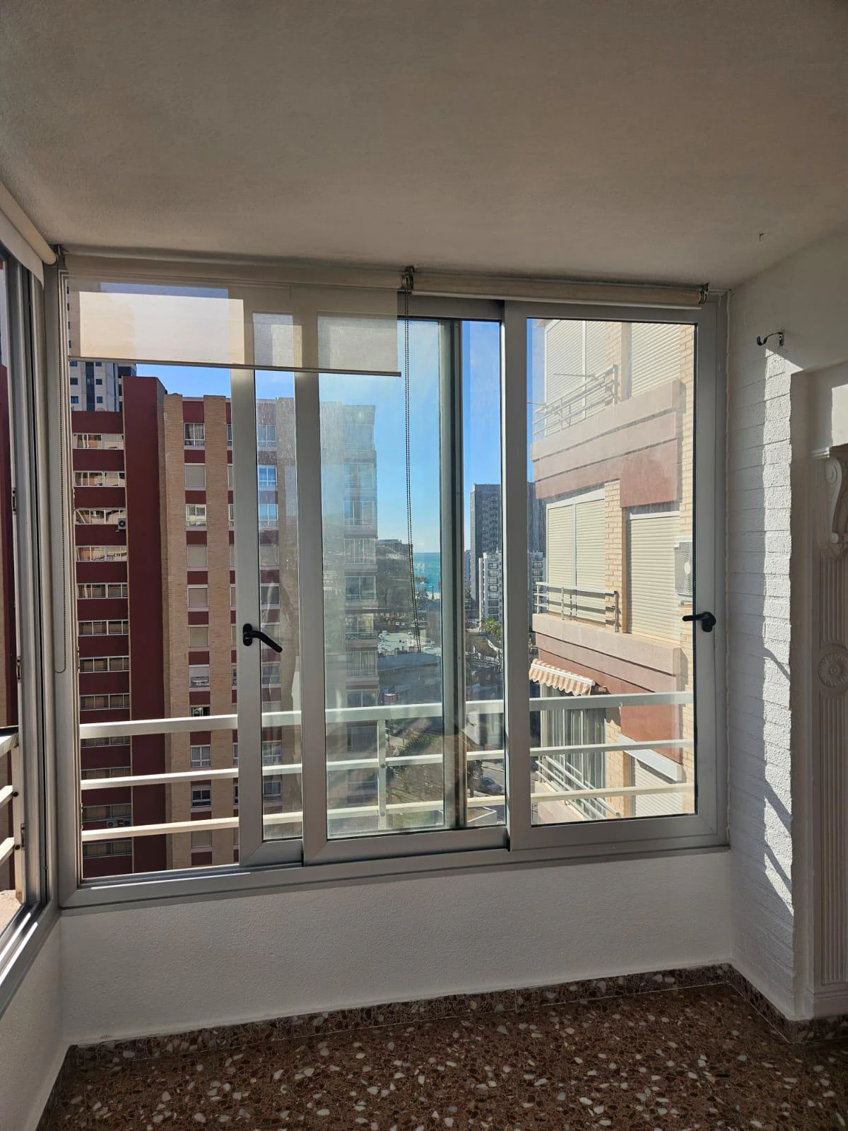 Ruim appartement aan de Derramadorstraat.