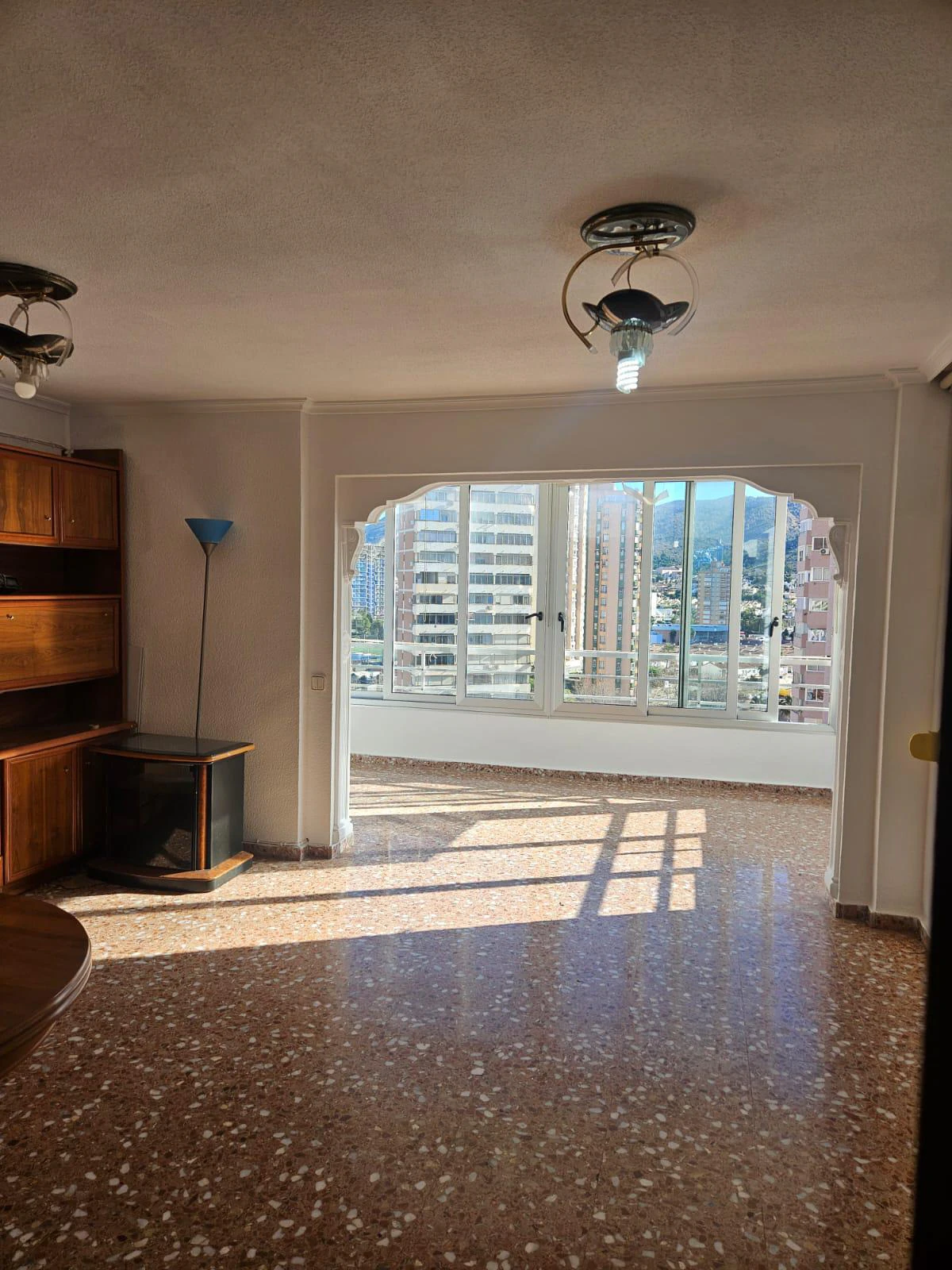 Ruim appartement aan de Derramadorstraat.