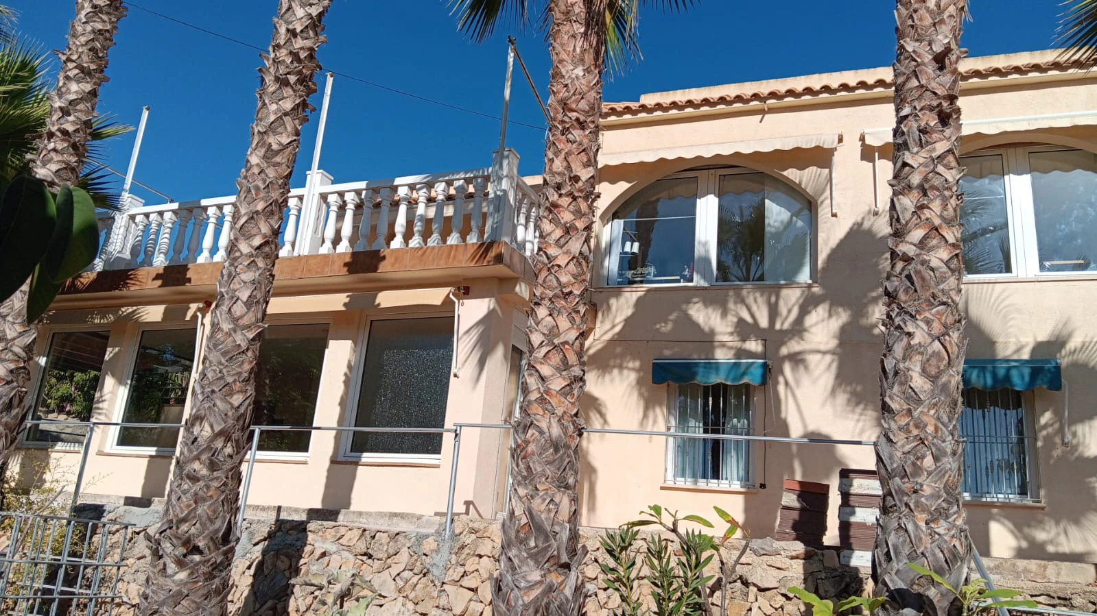 Villa à La Nucia avec un grand terrain.