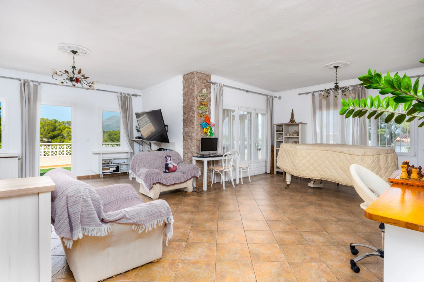 Villa de luxe sur un terrain de 5943 m2 avec vue panoramique.