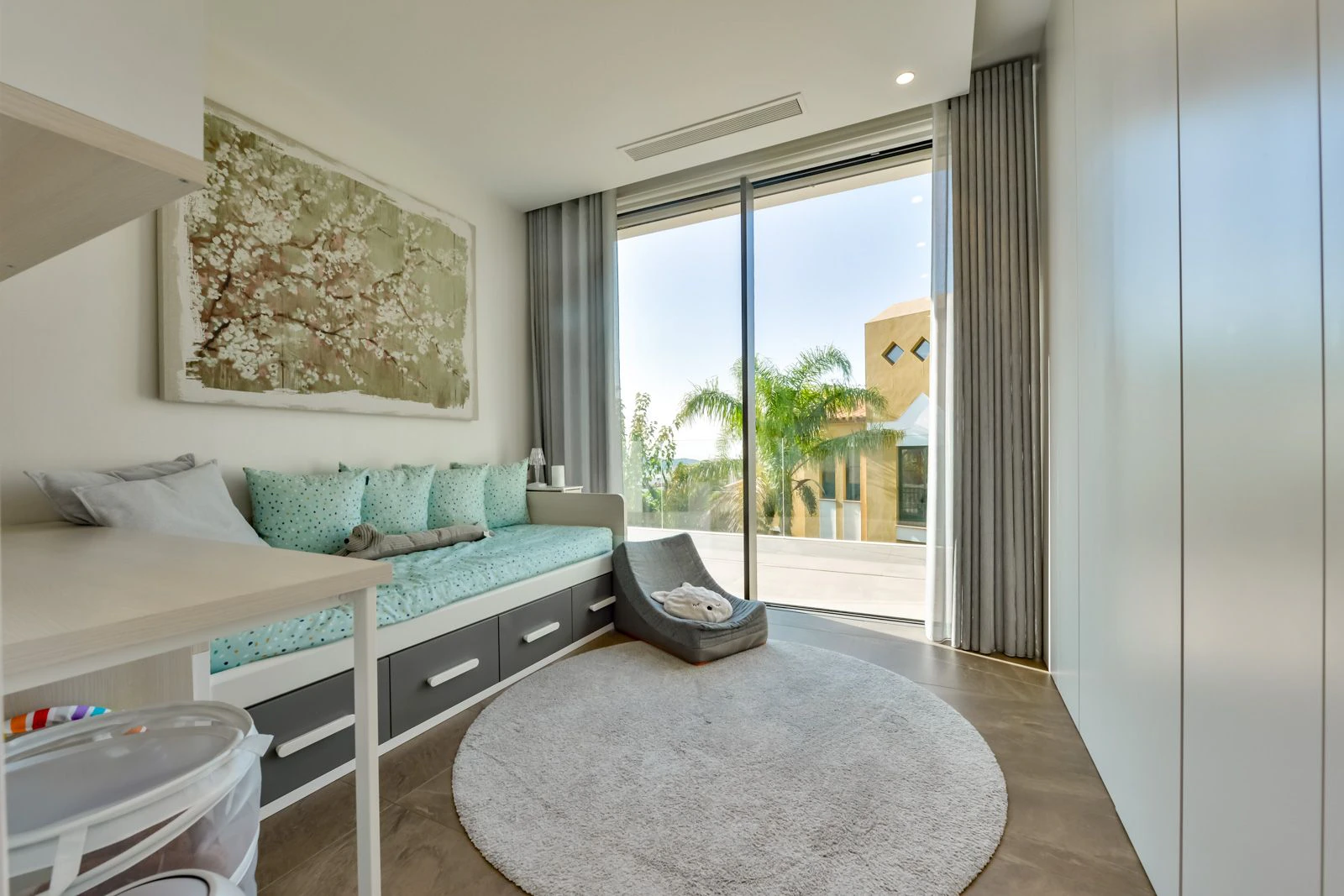 Moderne luxe villa in Sierra Cortina met een groot perceel