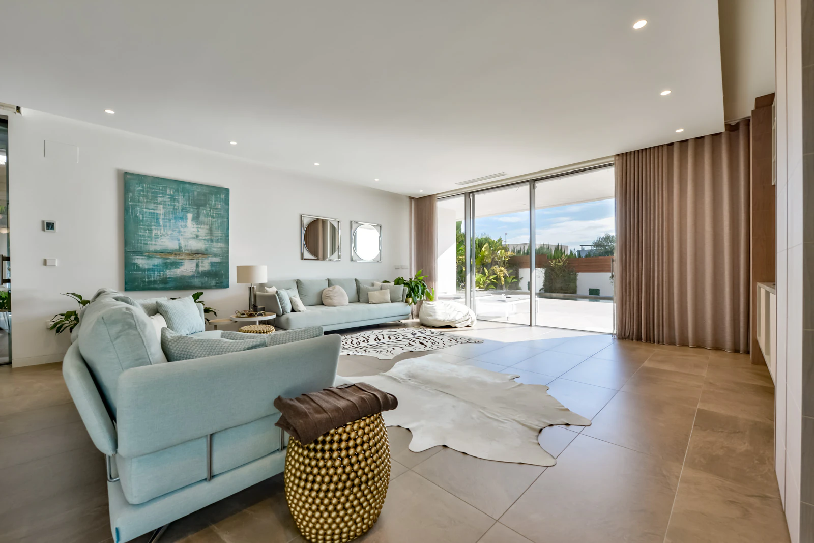 Moderne luxe villa in Sierra Cortina met een groot perceel