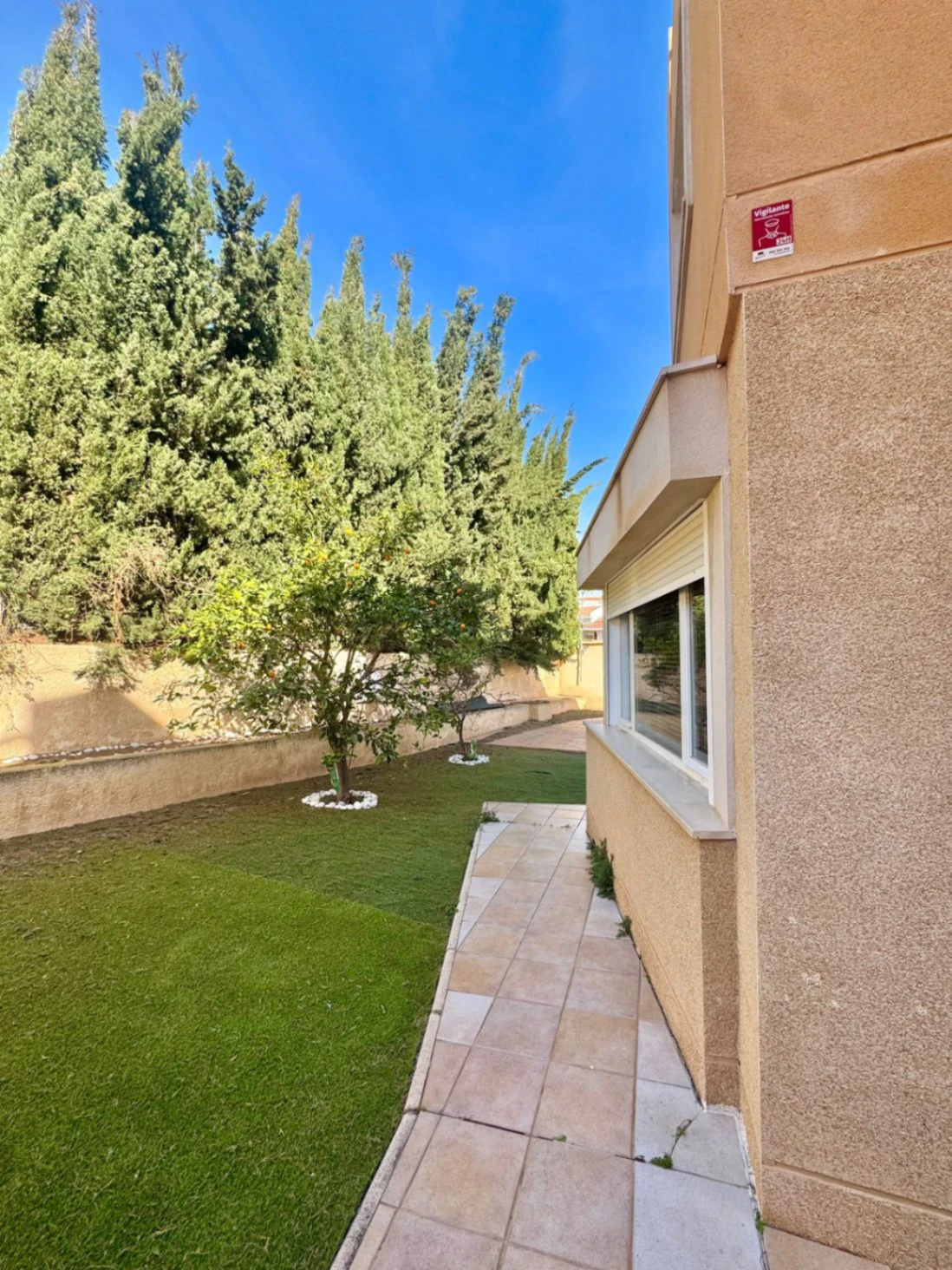 ¡Villa en La Nucía con vista al mar y a las montañas!