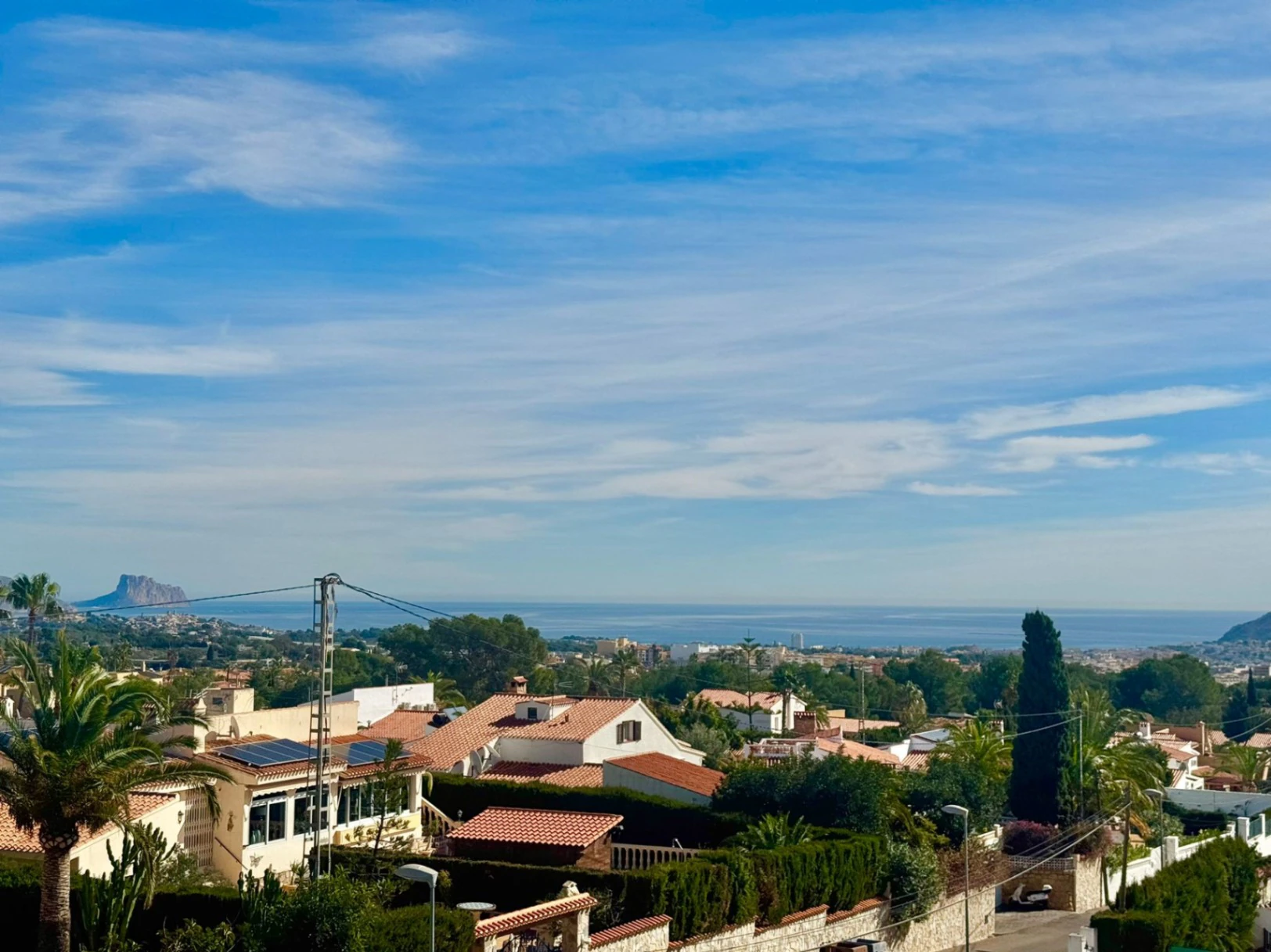 ¡Villa en La Nucía con vista al mar y a las montañas!