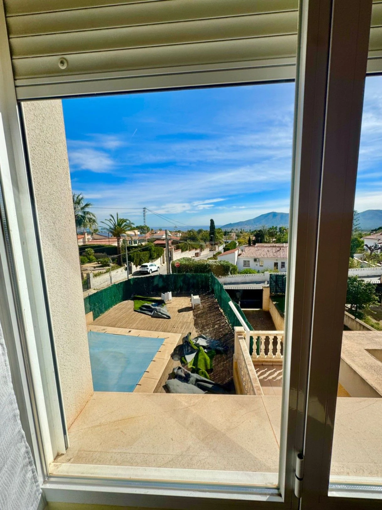 ¡Villa en La Nucía con vista al mar y a las montañas!