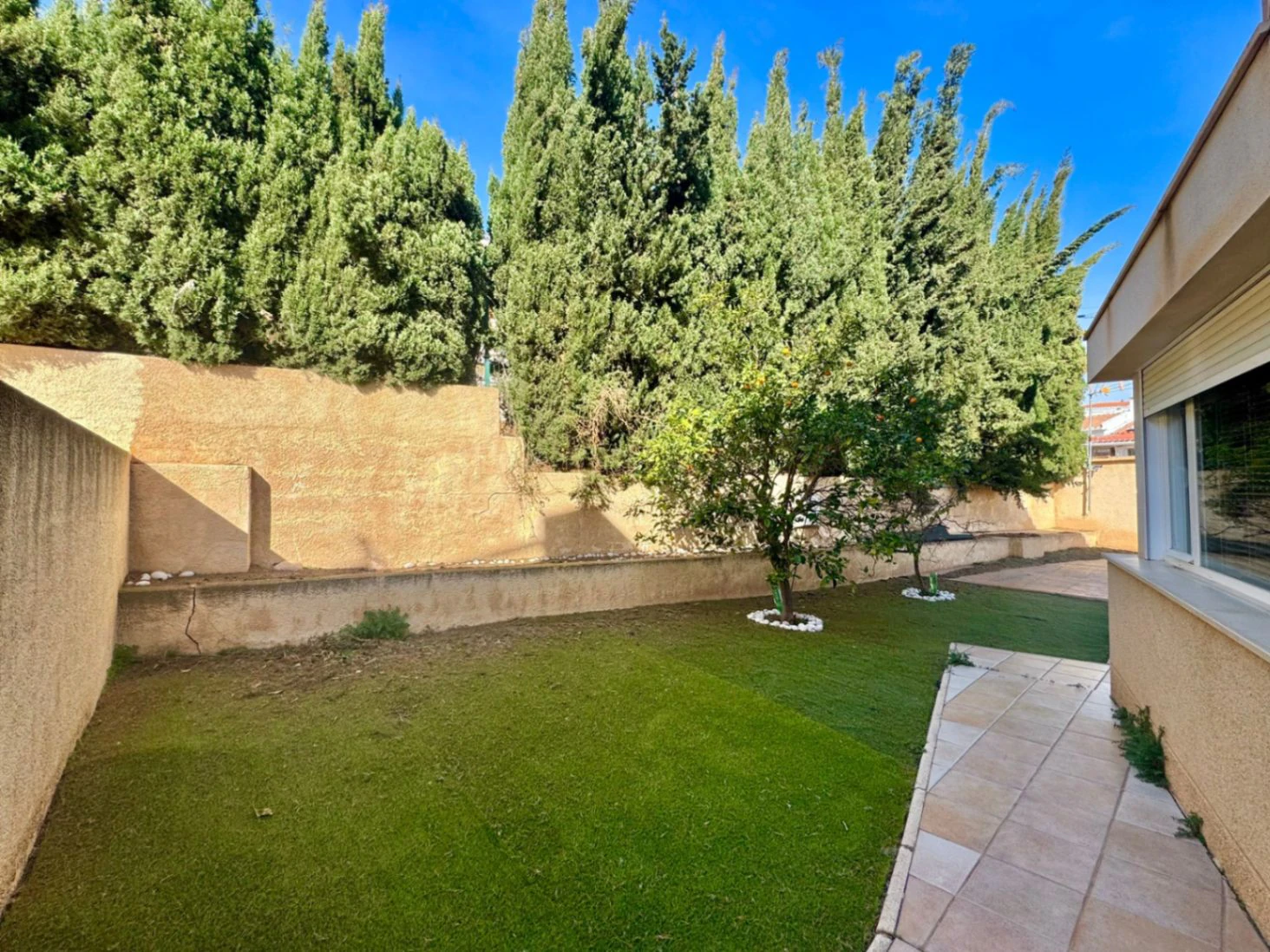¡Villa en La Nucía con vista al mar y a las montañas!