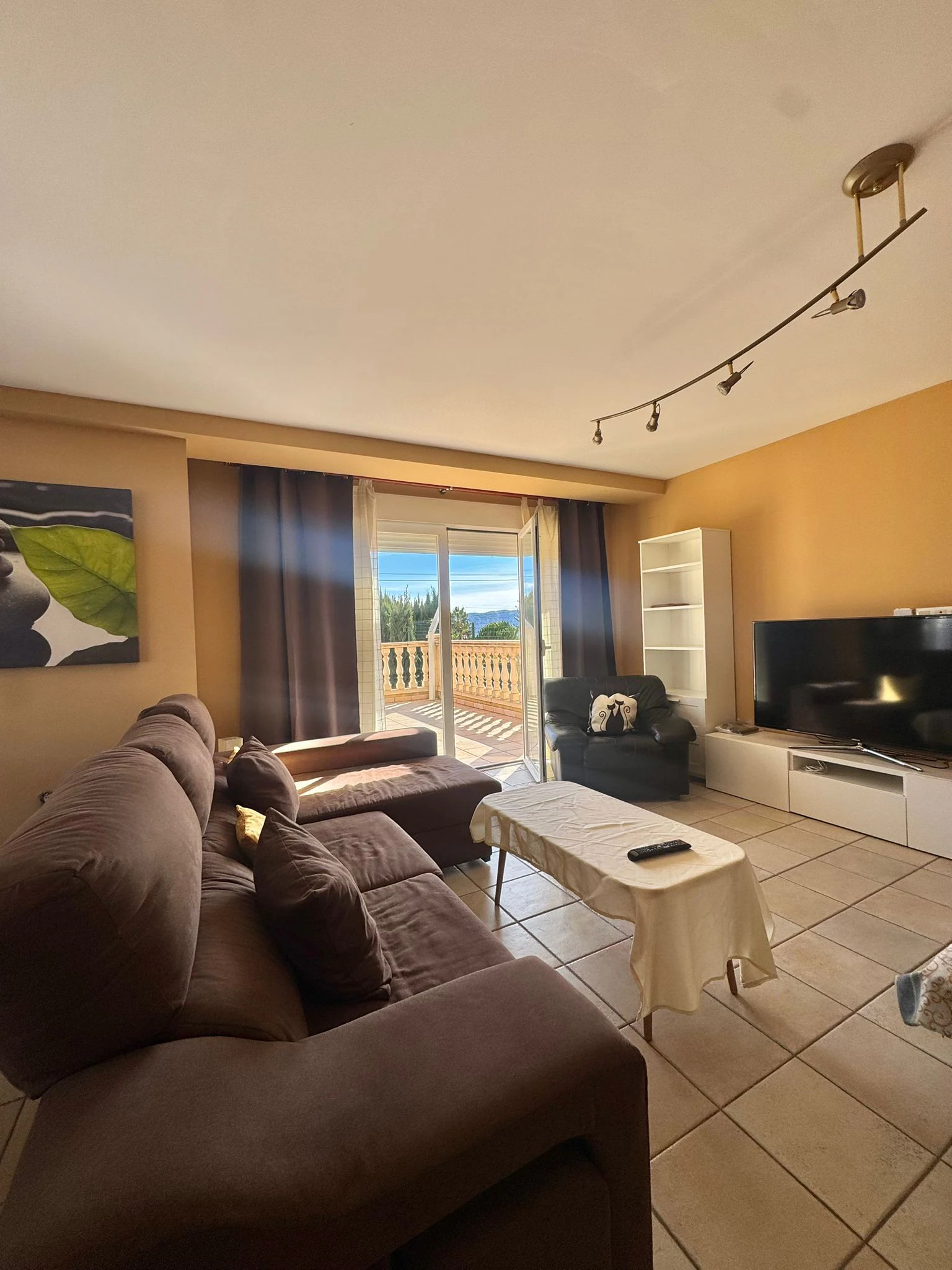 ¡Villa en La Nucía con vista al mar y a las montañas!