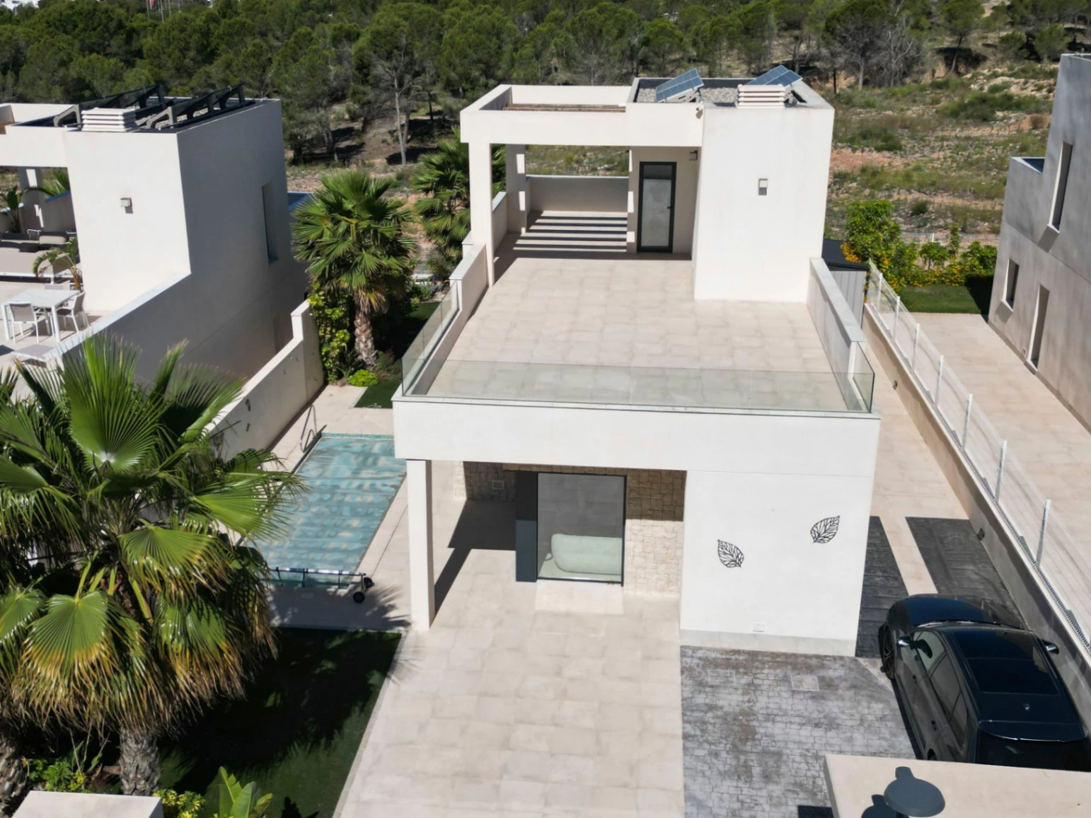 Finestrat: Moderne villa met zwembad en royaal dakterras