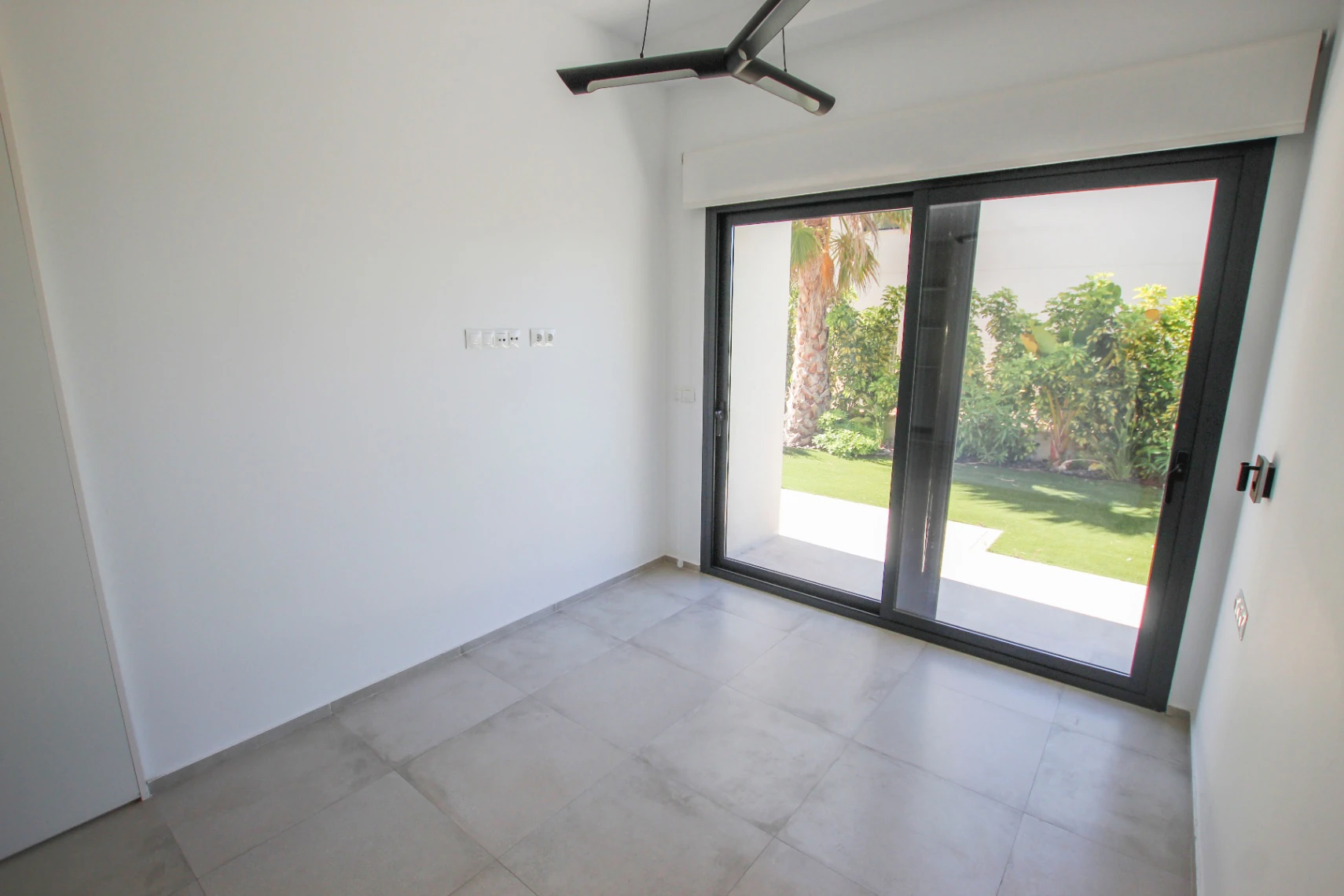 Finestrat: Moderne villa met zwembad en royaal dakterras