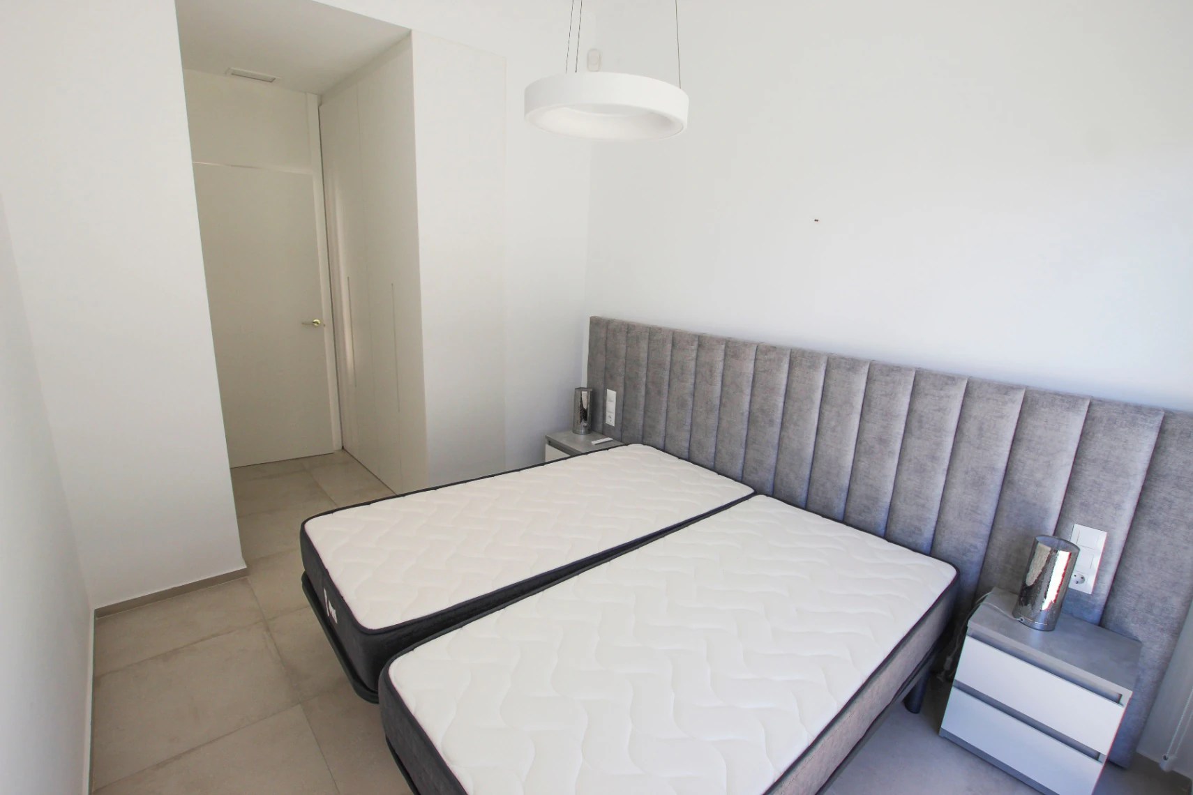 Finestrat: Moderne villa met zwembad en royaal dakterras
