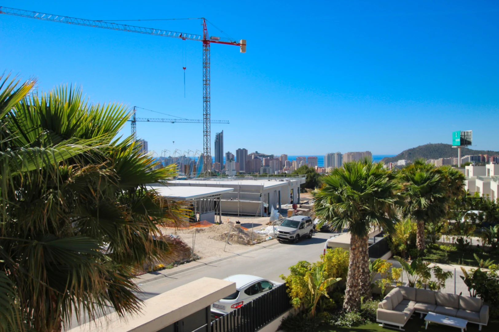 Finestrat: Moderne villa met zwembad en royaal dakterras