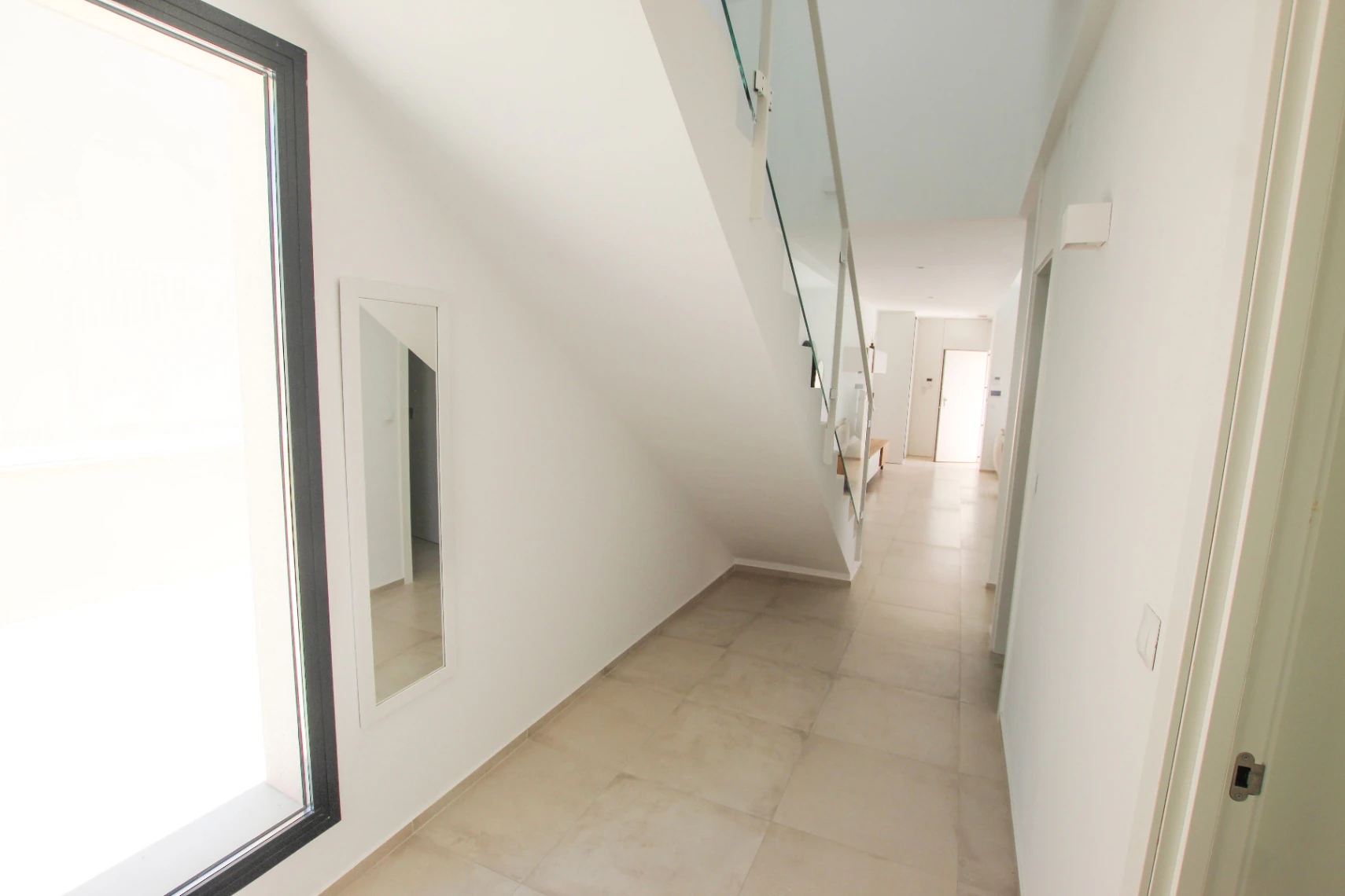 Finestrat : Villa moderne avec piscine et terrasse sur le toit spacieuse