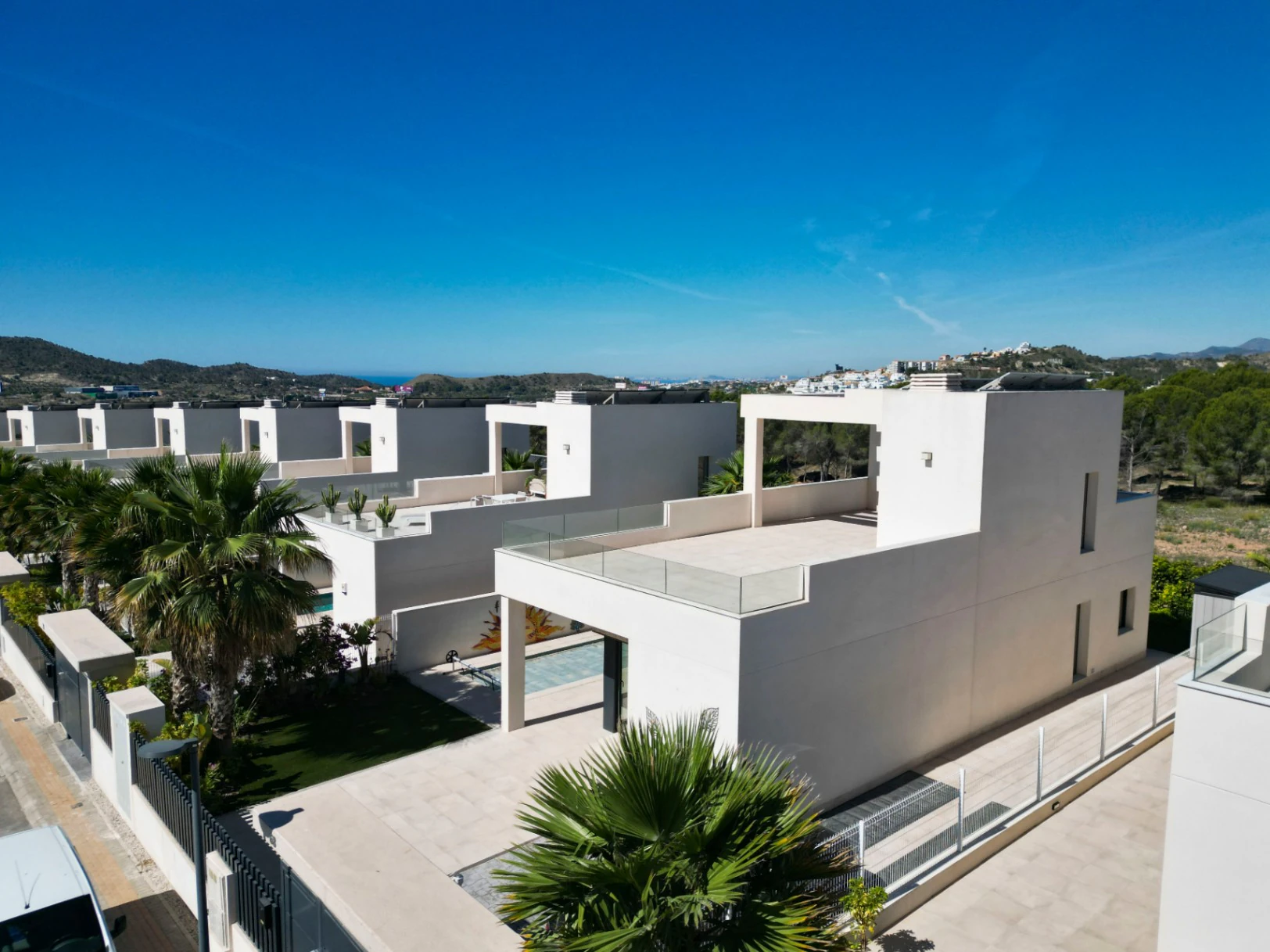 Finestrat : Villa moderne avec piscine et terrasse sur le toit spacieuse
