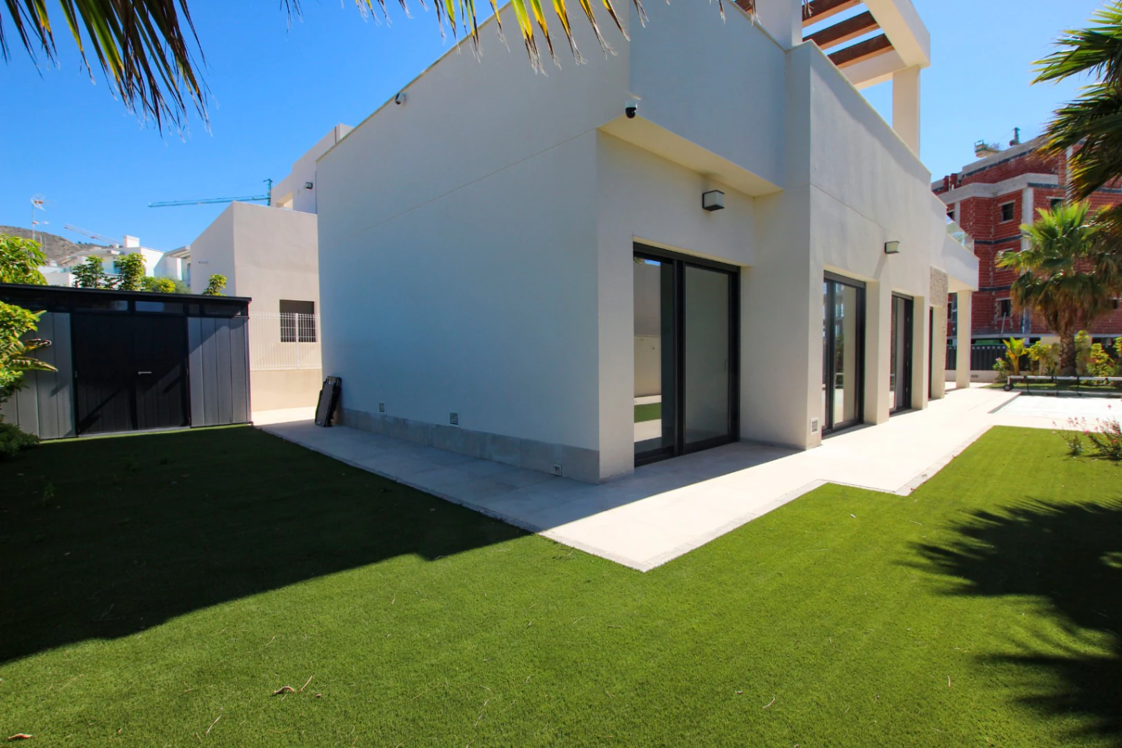 Finestrat : Villa moderne avec piscine et terrasse sur le toit spacieuse