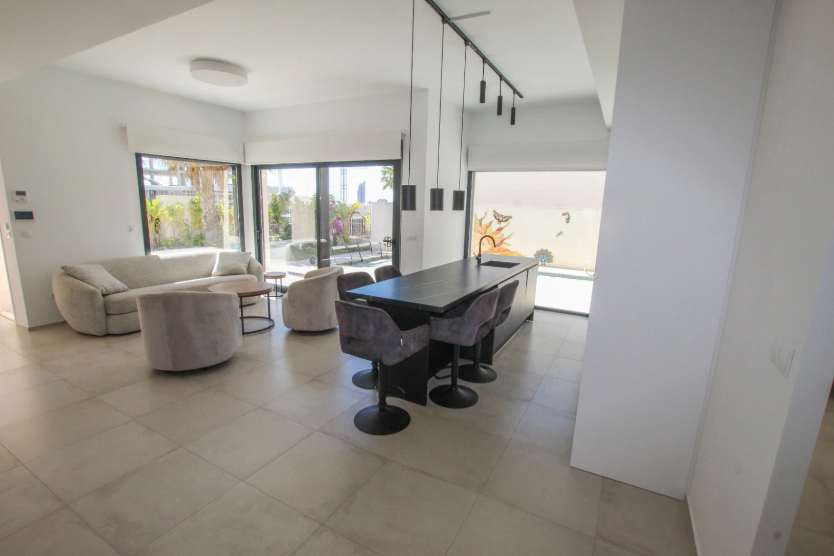 Finestrat : Villa moderne avec piscine et terrasse sur le toit spacieuse