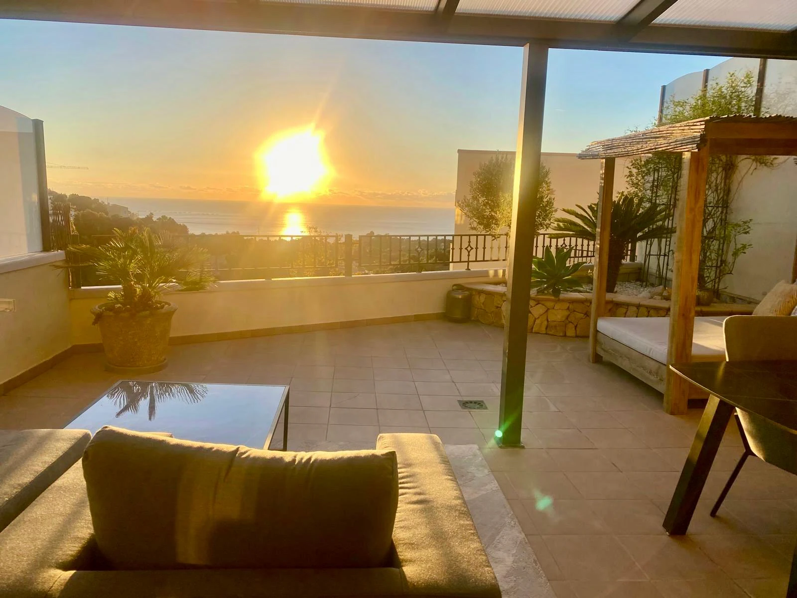 Exclusivo apartamento moderno con vistas al mar y la montaña en Altea la Vella