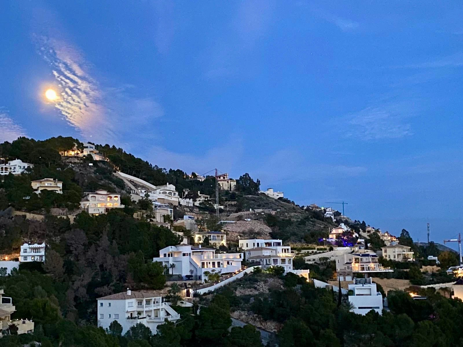 Exclusivo apartamento moderno con vistas al mar y la montaña en Altea la Vella