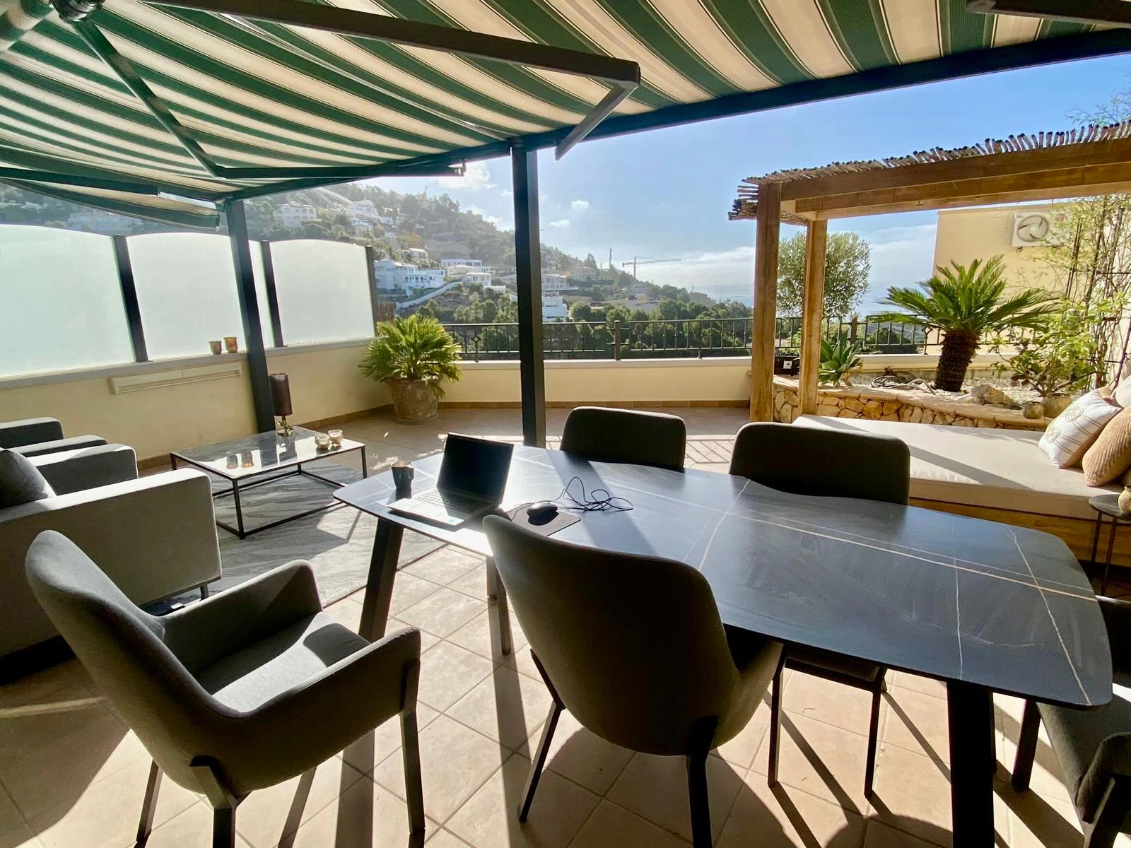 Exclusivo apartamento moderno con vistas al mar y la montaña en Altea la Vella