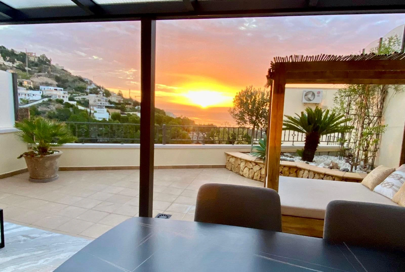 Exclusivo apartamento moderno con vistas al mar y la montaña en Altea la Vella