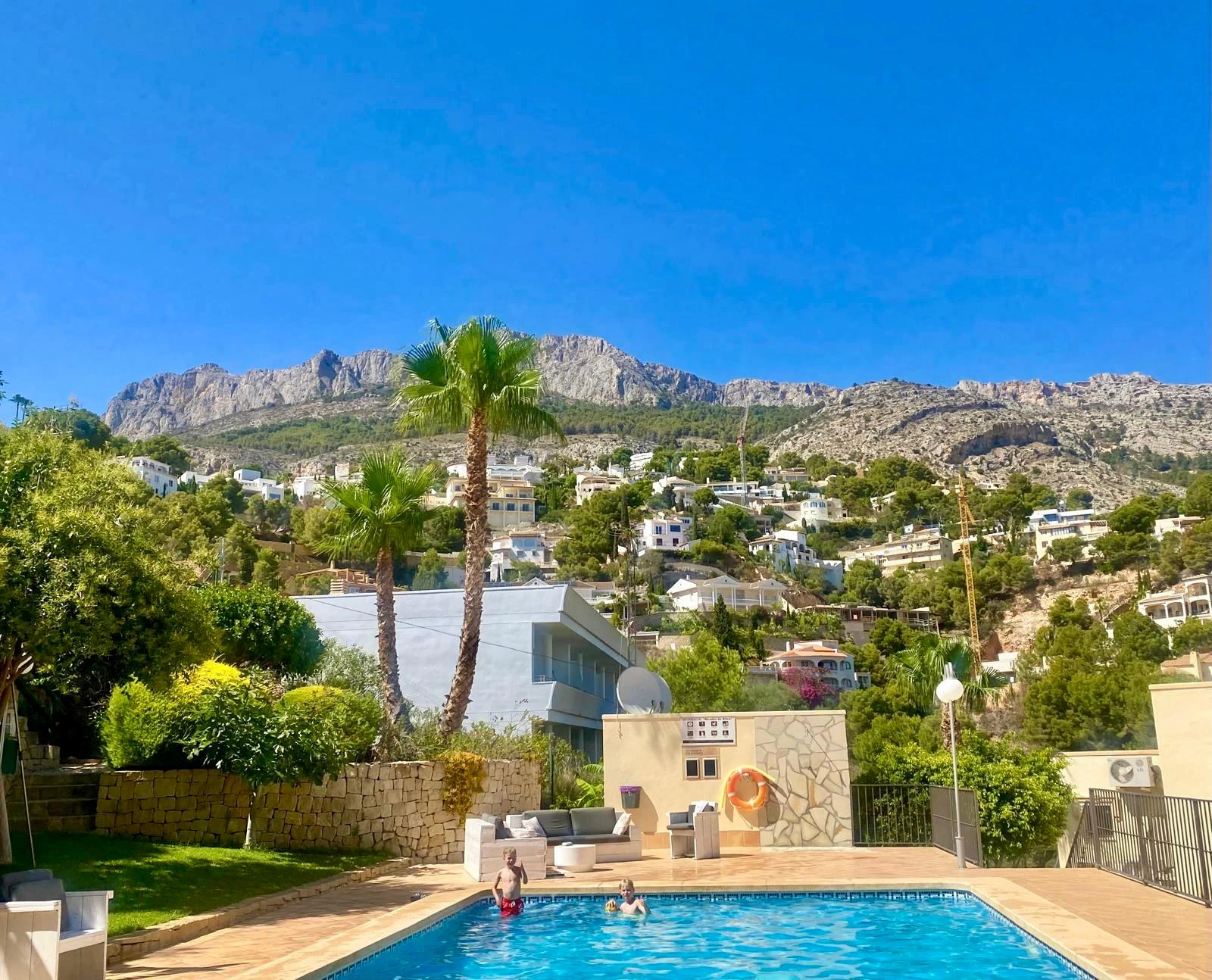 Exclusivo apartamento moderno con vistas al mar y la montaña en Altea la Vella