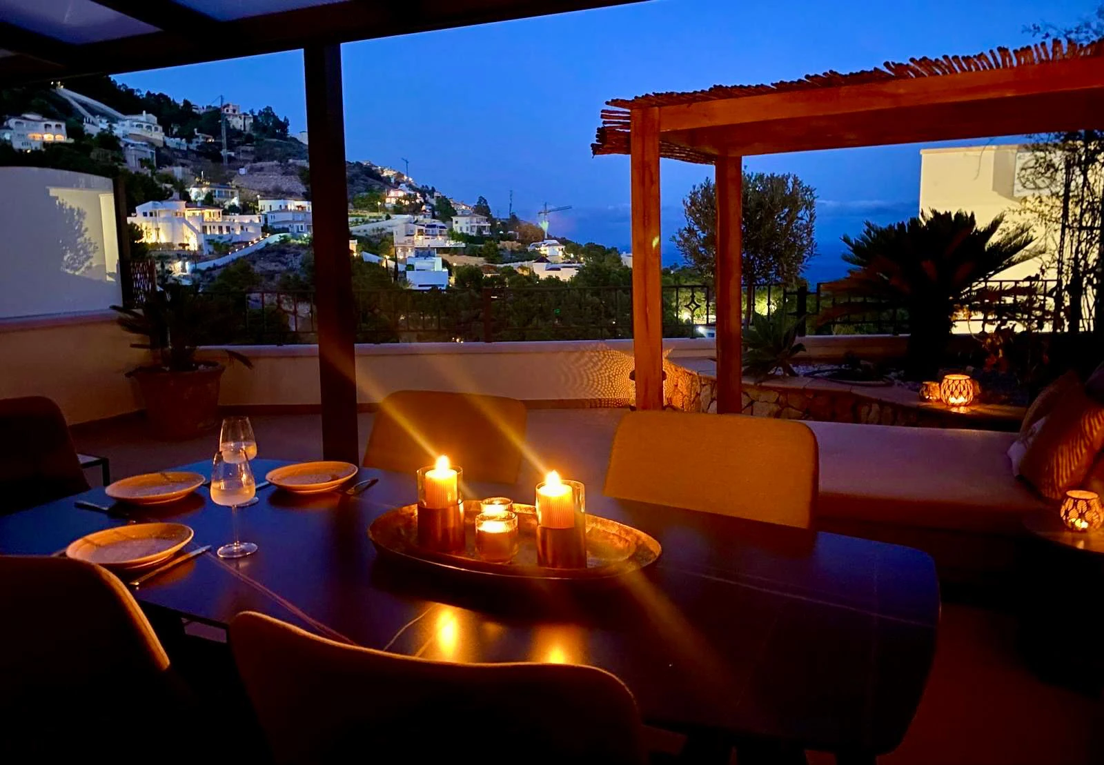 Exclusivo apartamento moderno con vistas al mar y la montaña en Altea la Vella