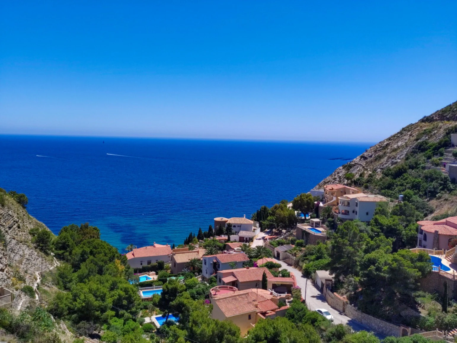 Calpe: Villa met 3 appartementen en een panoramisch uitzicht op zee
