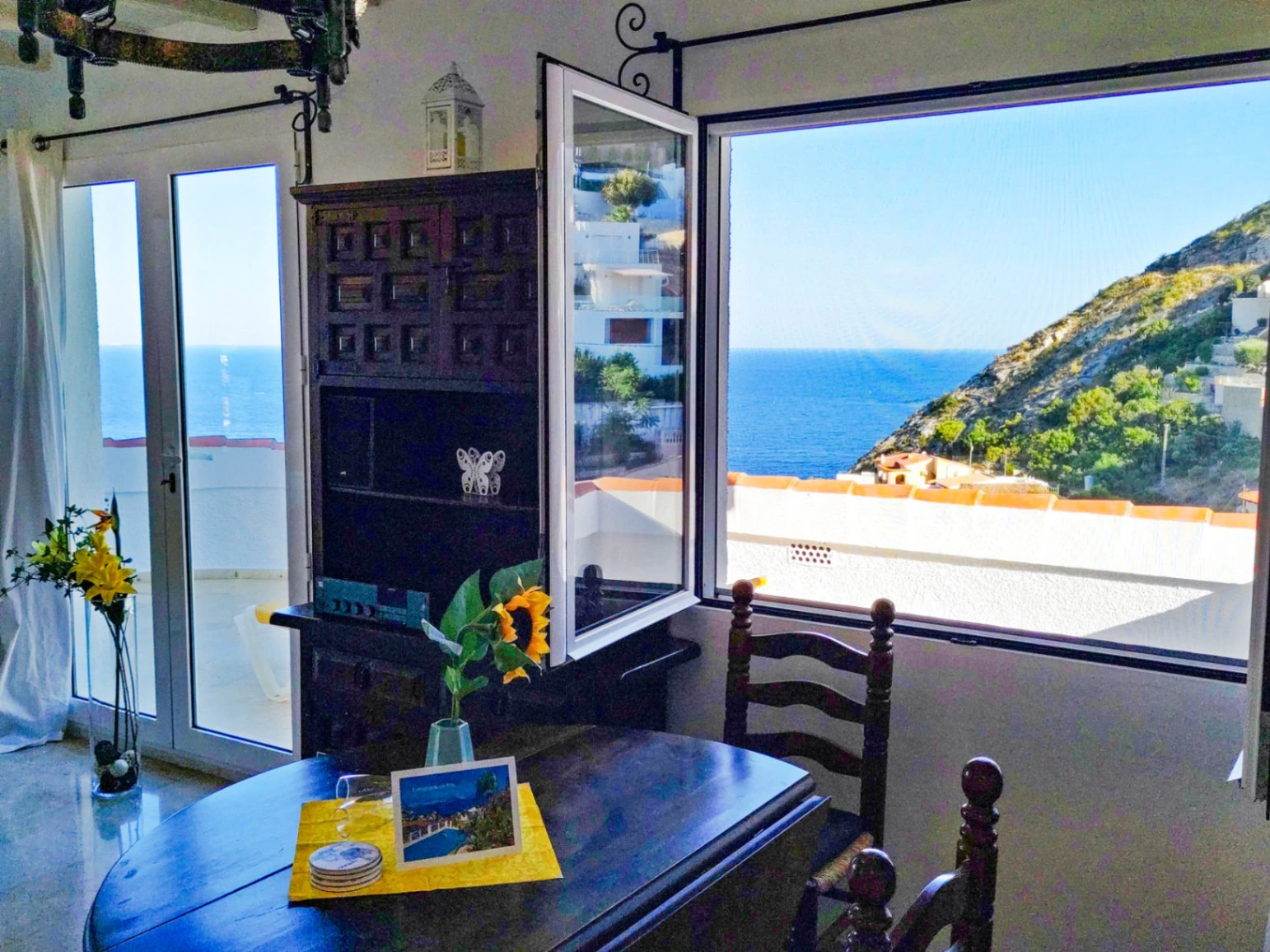 Calpe: Villa met 3 appartementen en een panoramisch uitzicht op zee