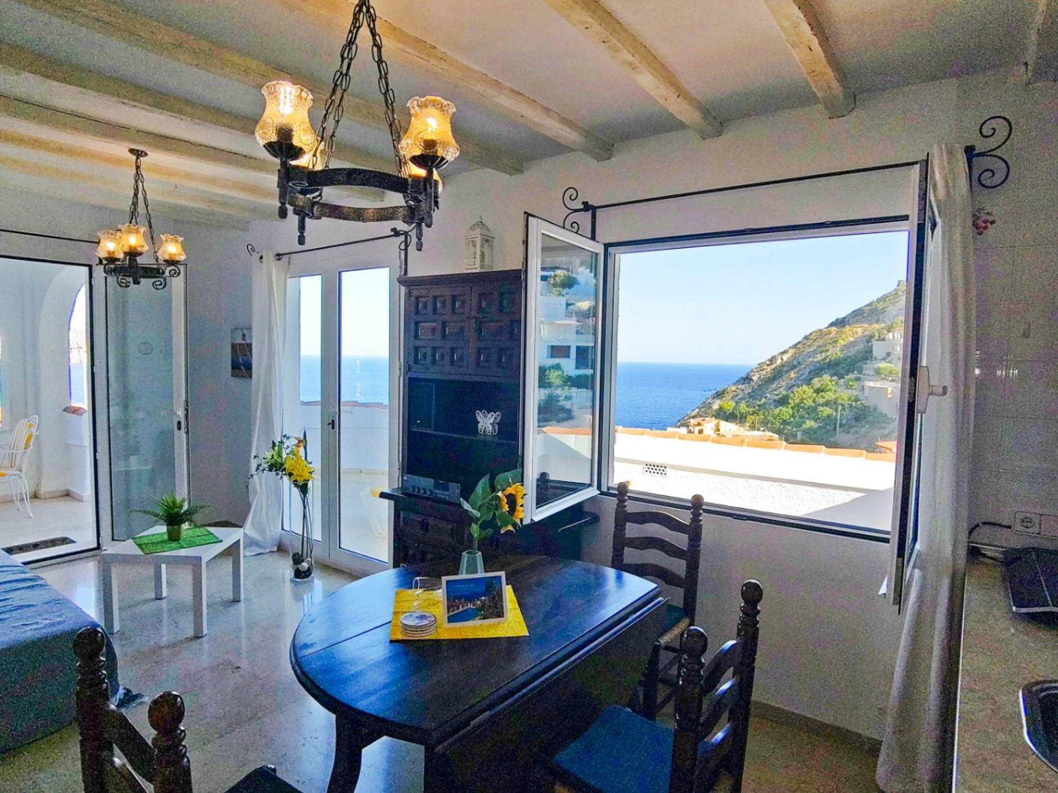 Calpe: Villa met 3 appartementen en een panoramisch uitzicht op zee