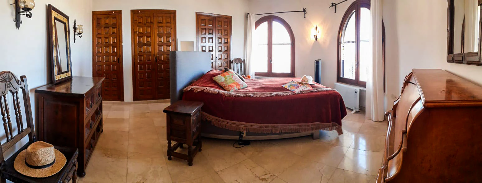 Calpe: Villa met 3 appartementen en een panoramisch uitzicht op zee