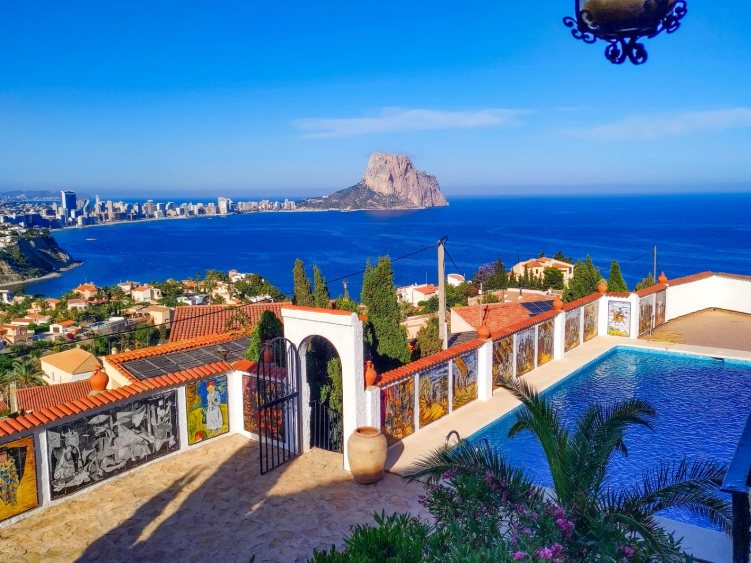 Calpe: Villa met 3 appartementen en een panoramisch uitzicht op zee