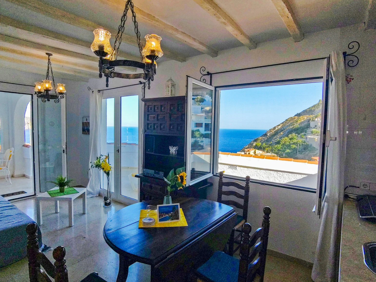 Calpe: Villa met 3 appartementen en een panoramisch uitzicht op zee
