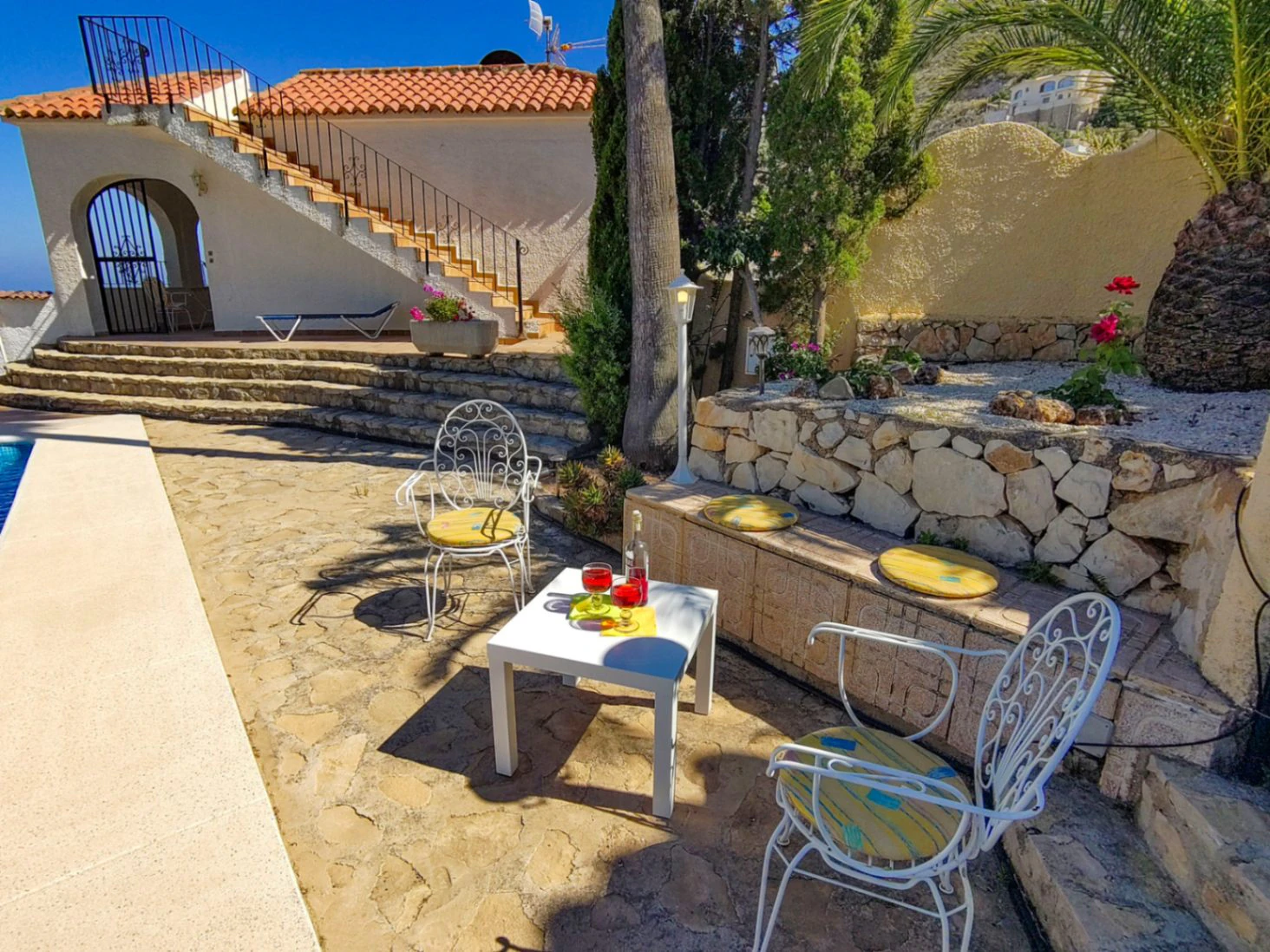 Calpe: Villa met 3 appartementen en een panoramisch uitzicht op zee