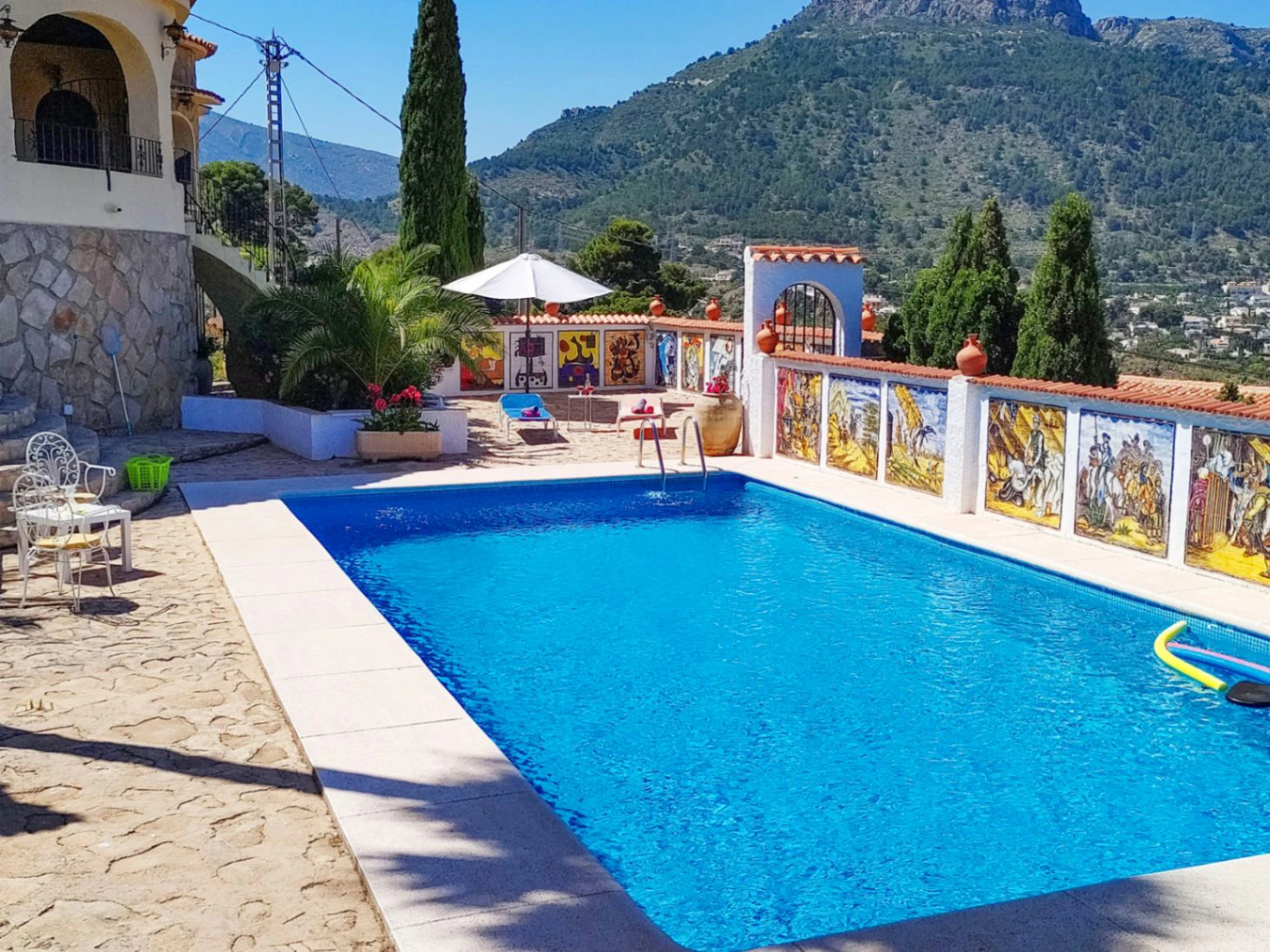 Calpe: Villa met 3 appartementen en een panoramisch uitzicht op zee