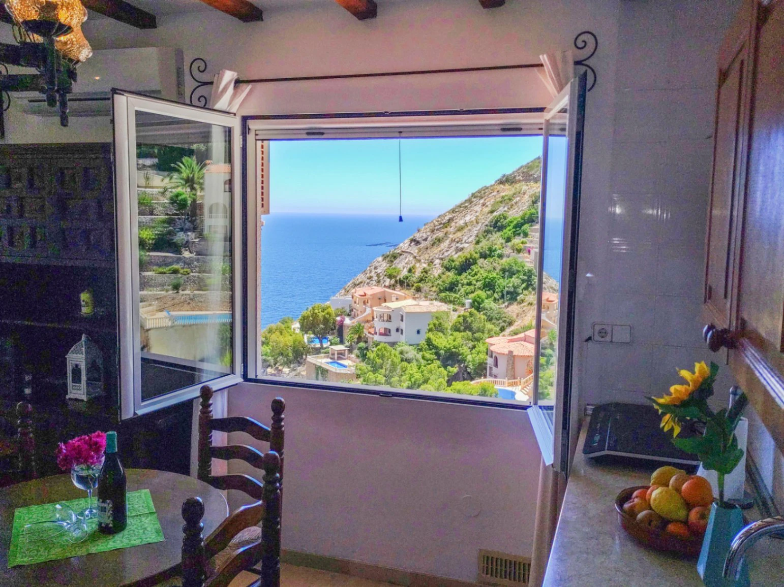 Calpe: Villa met 3 appartementen en een panoramisch uitzicht op zee