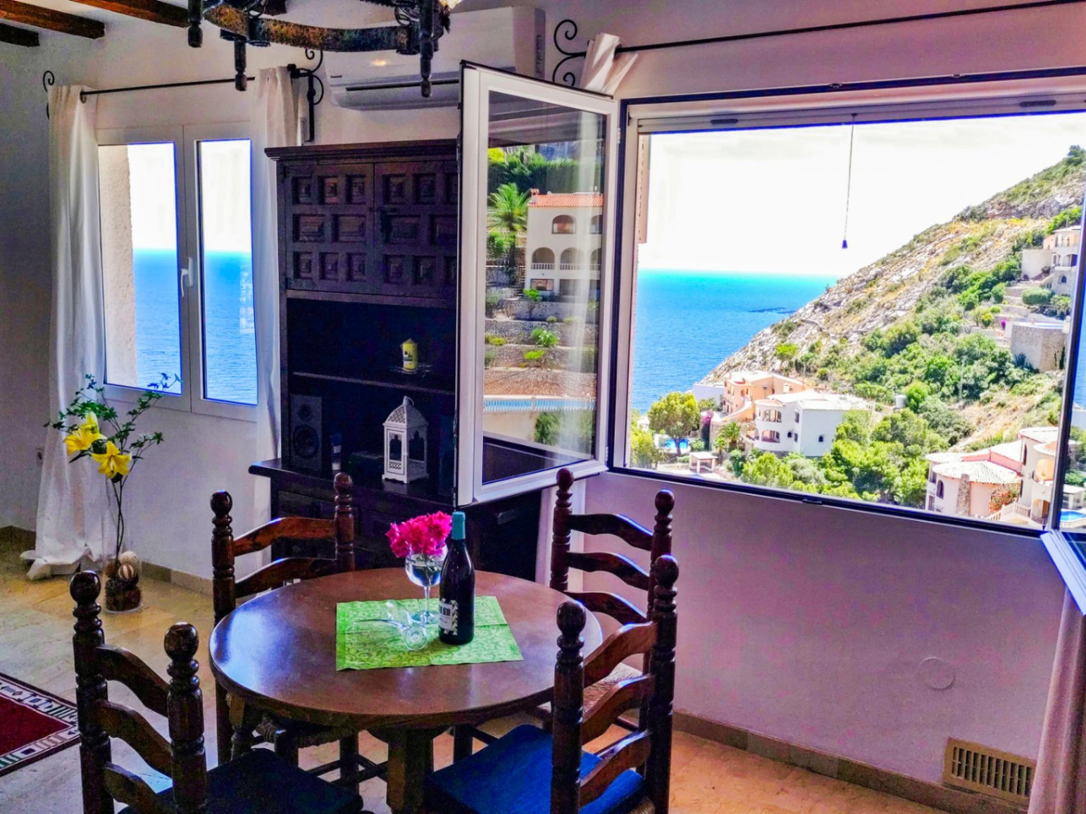 Calpe: Villa met 3 appartementen en een panoramisch uitzicht op zee