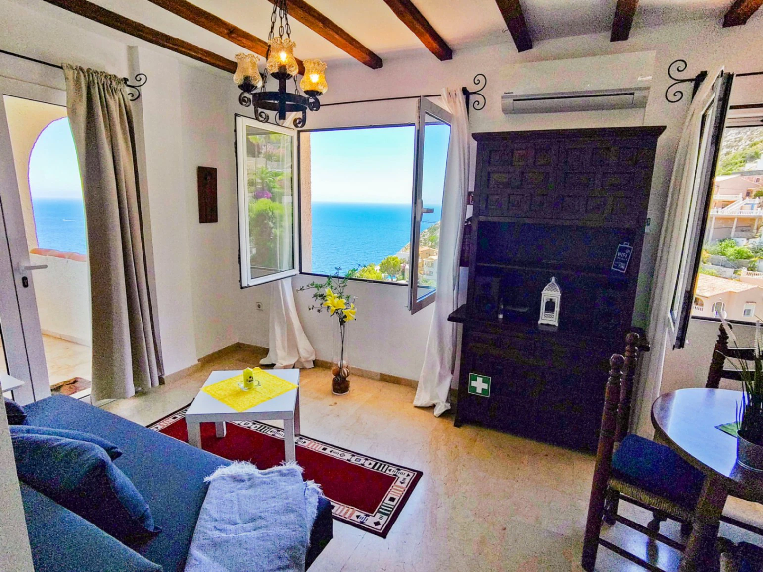 Calpe: Villa met 3 appartementen en een panoramisch uitzicht op zee