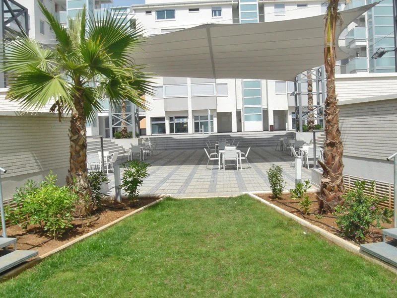 Bajo en Denia de dos dormitorios con jardin privado a 5 minutos de la playa
