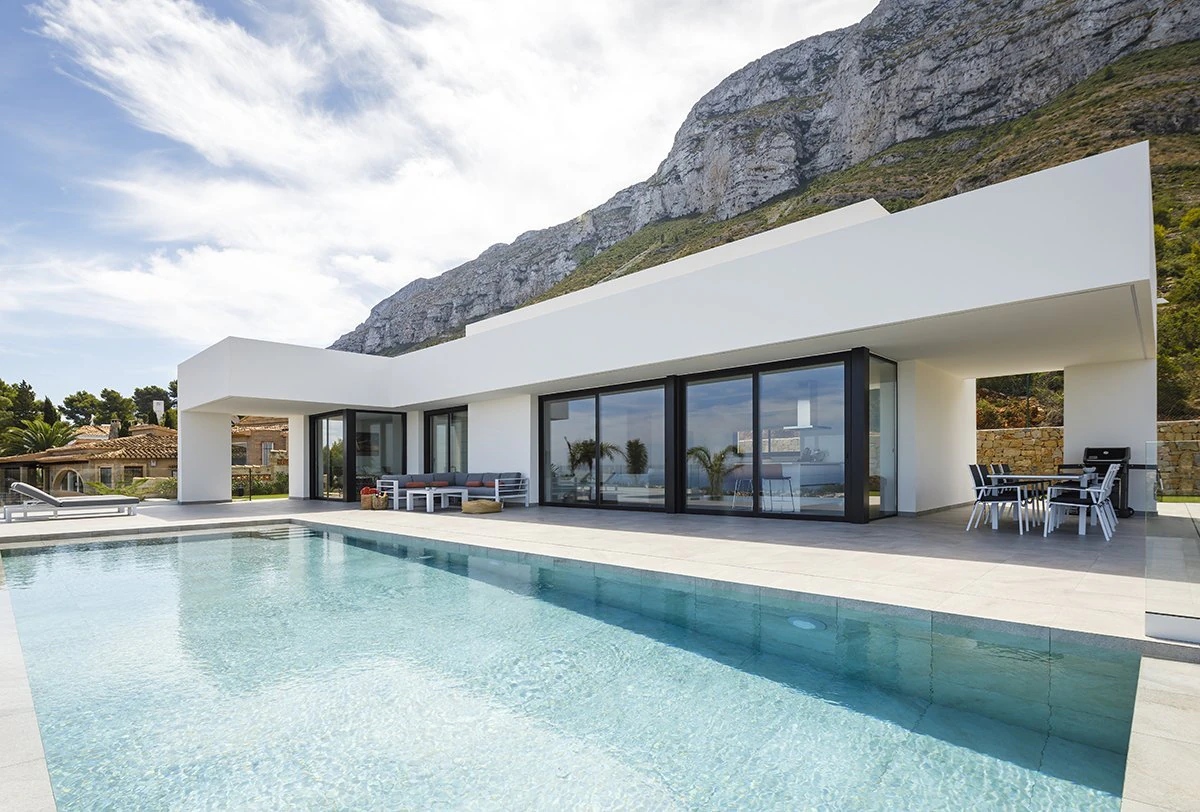 CHAURB - Modern house with sea views in Denia